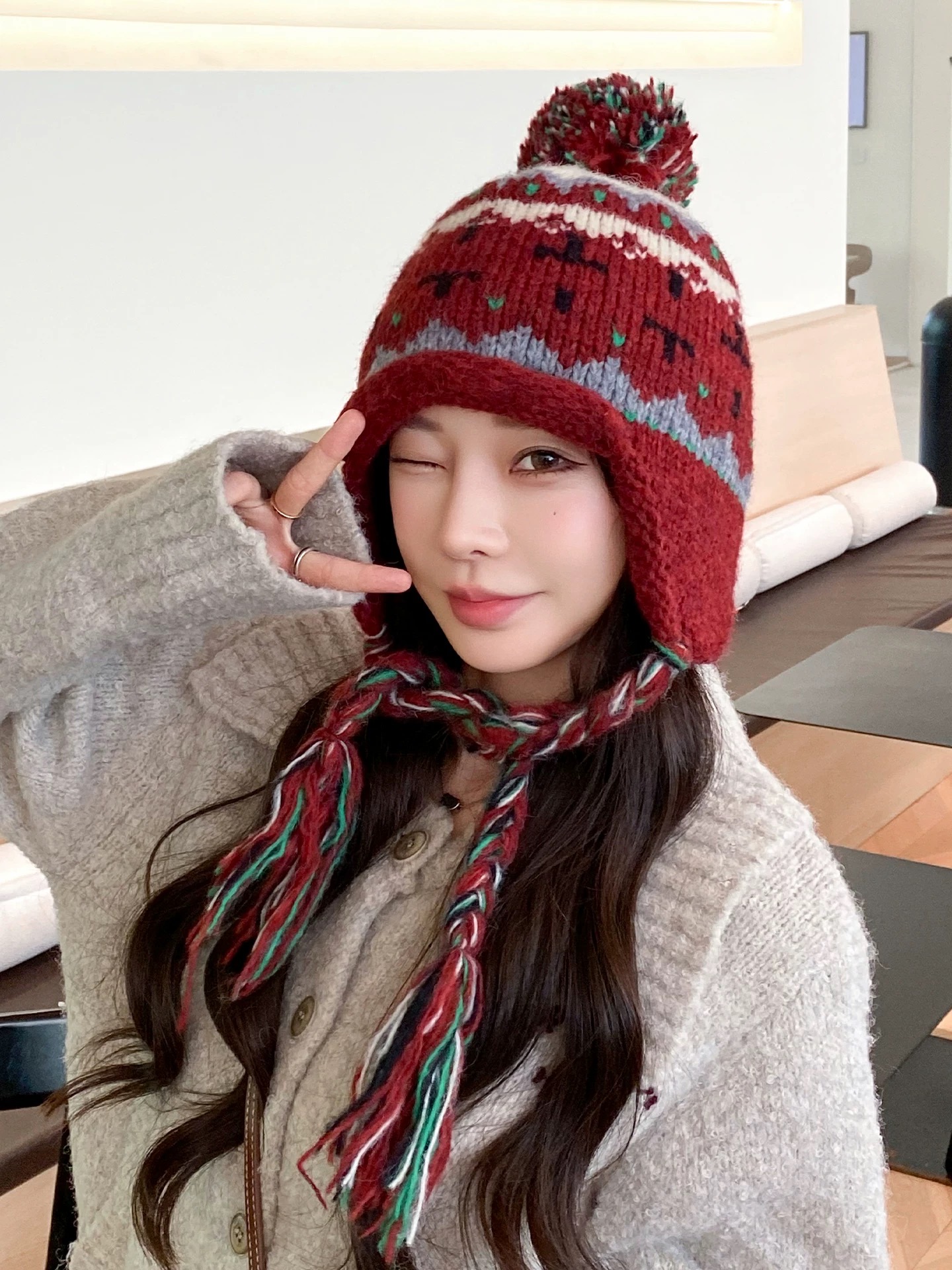 p120古奇GUCCI 毛绒撞色鞭子套头毛线帽子女秋冬韩版骑行保暖
护耳时尚百搭针织帽