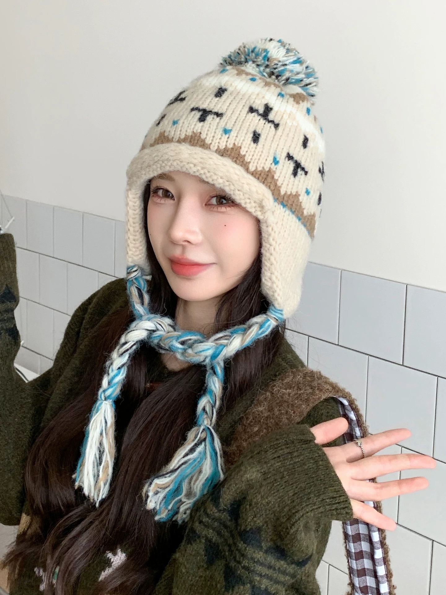 p120古奇GUCCI 毛绒撞色鞭子套头毛线帽子女秋冬韩版骑行保暖
护耳时尚百搭针织帽