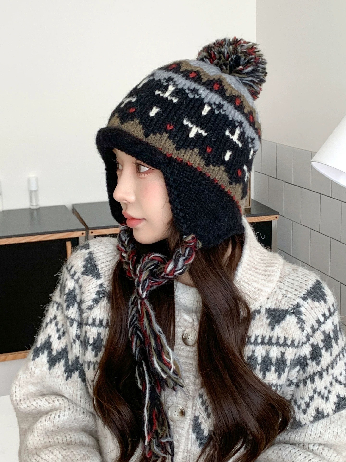 p120古奇GUCCI 毛绒撞色鞭子套头毛线帽子女秋冬韩版骑行保暖
护耳时尚百搭针织帽