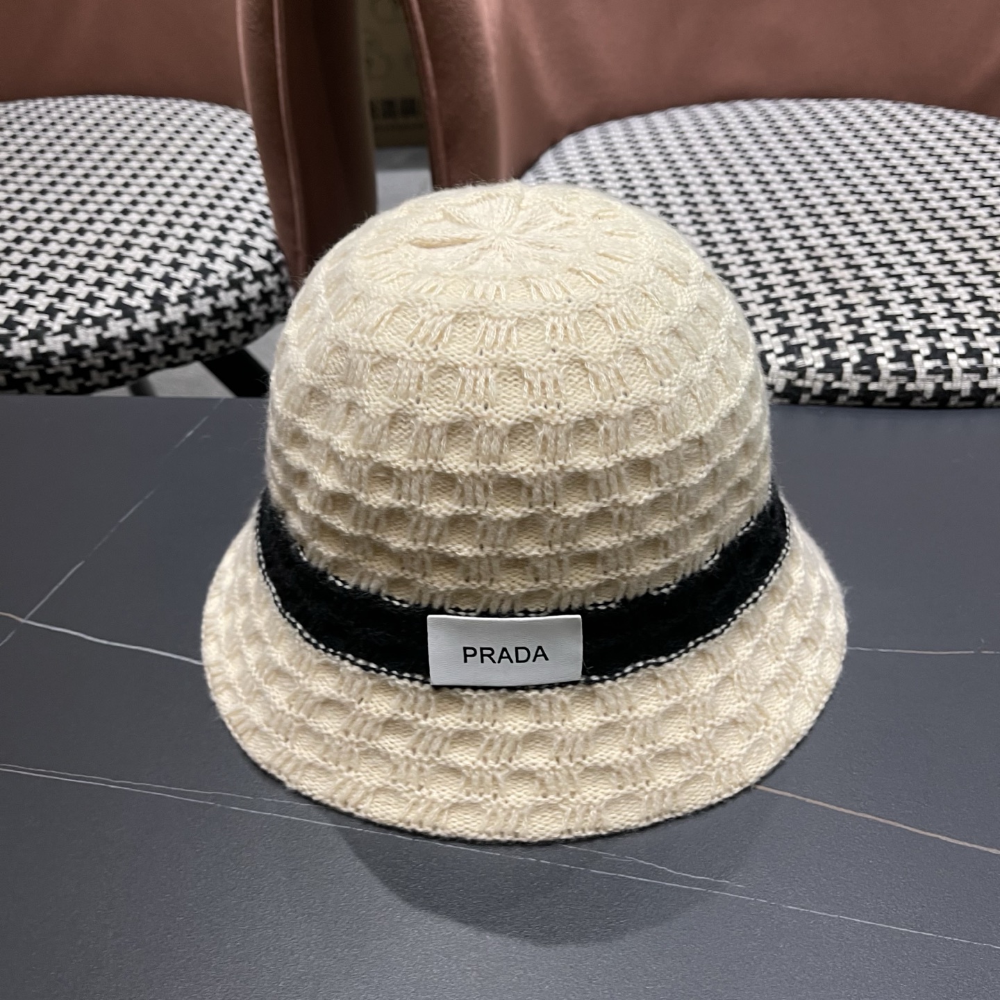 P115 Prada普拉达 日系条纹复古编织渔夫帽女夏季薄款
盆帽透气百搭显脸小水桶帽子潮