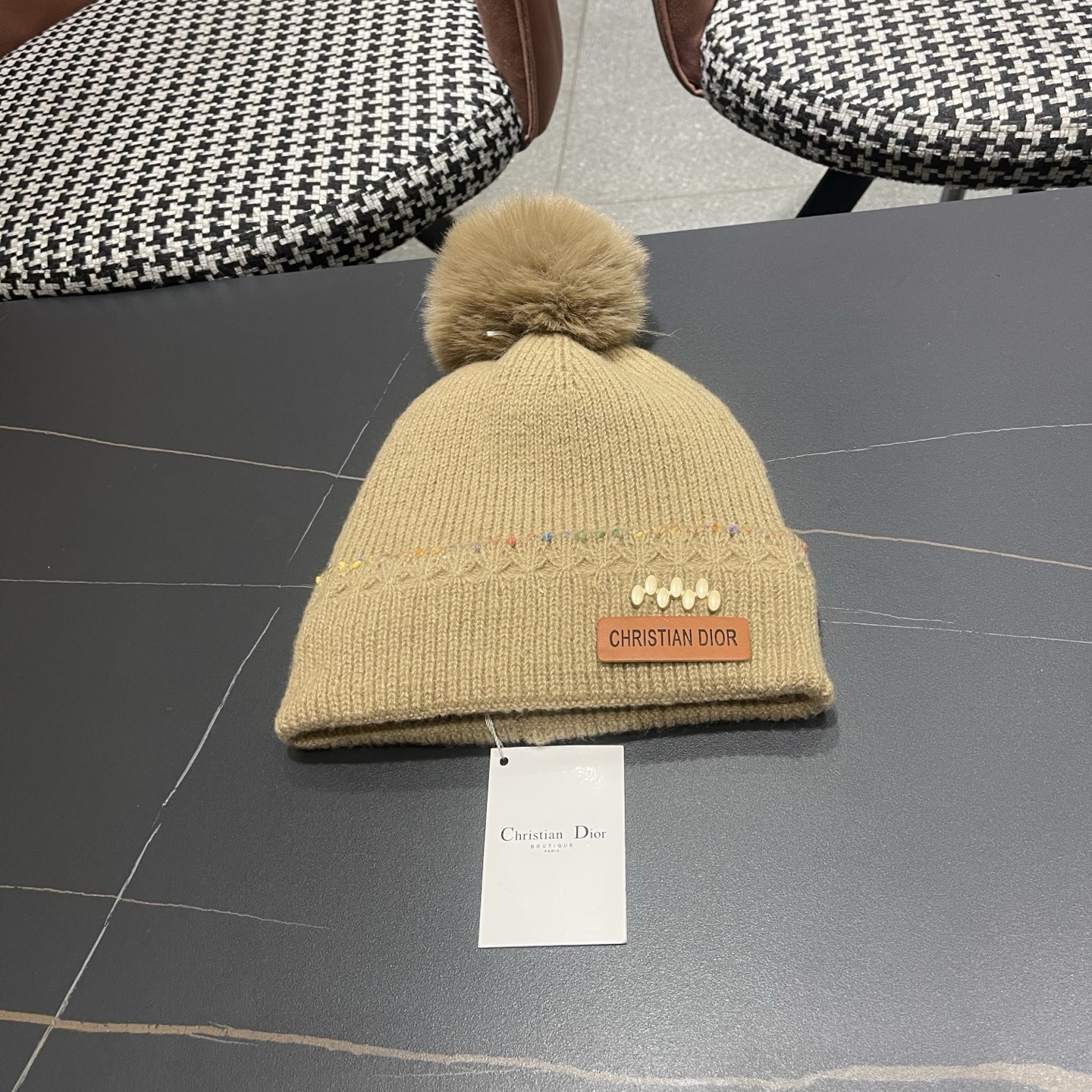 p80 迪奥Dior 帽子女冬季加绒保暖毛线帽毛球针织帽潮百搭护耳带钻冷帽