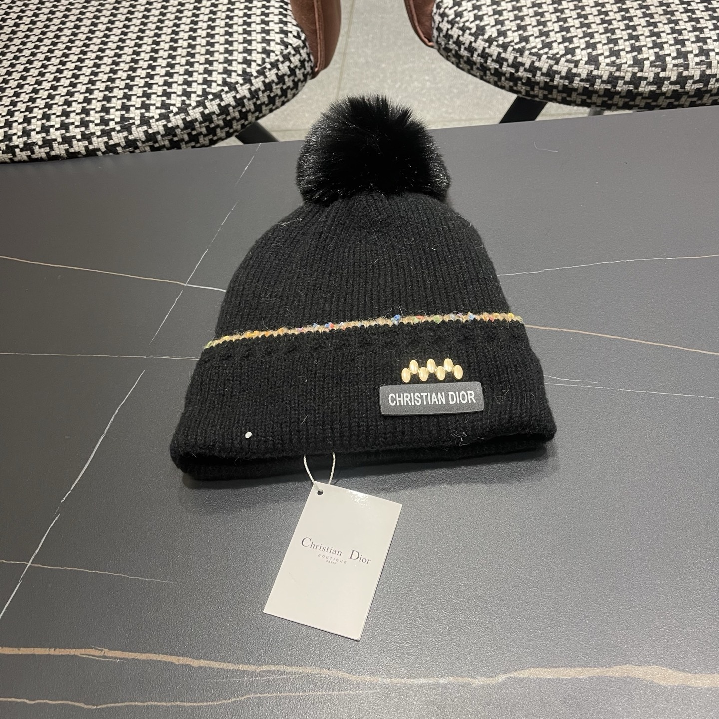 p80 迪奥Dior 帽子女冬季加绒保暖毛线帽毛球针织帽潮百搭护耳带钻冷帽