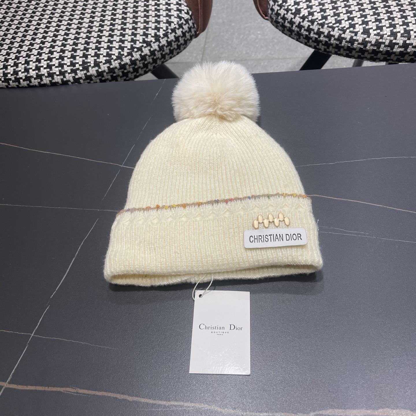 p80 迪奥Dior 帽子女冬季加绒保暖毛线帽毛球针织帽潮百搭护耳带钻冷帽