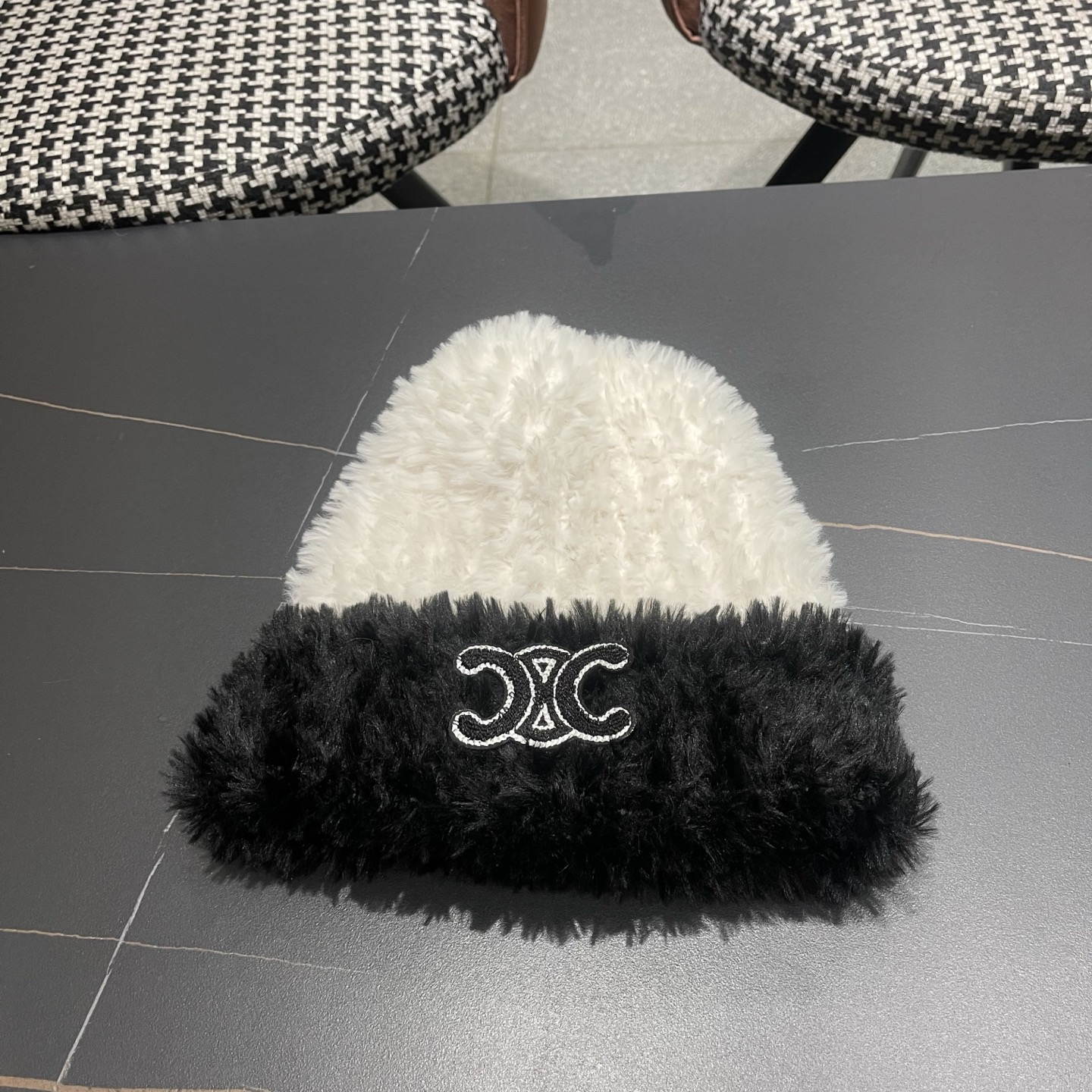 p80 Celine 赛琳 保暖毛绒绒针织帽子女秋冬季百搭护耳包头
帽2025新款显脸小防寒帽