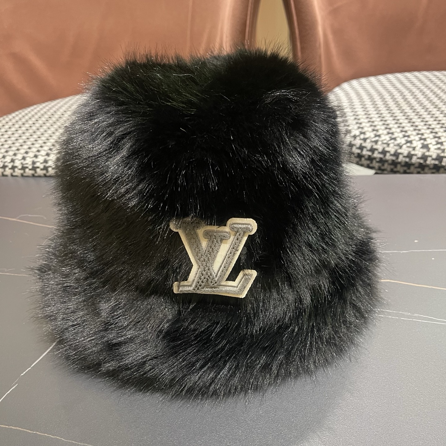 p85 LV路易威登 显脸小兔毛渔夫帽子女秋冬大头围盆帽白色素颜水桶帽