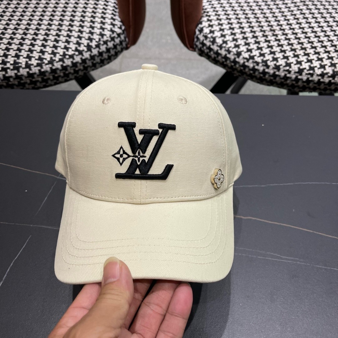 P75 LV路易威登新款棒球帽风街头风十足
更符合现在时尚小哥哥小姐姐的style，