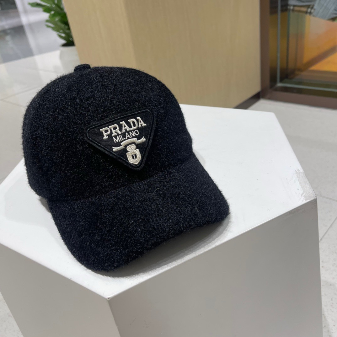 p70 pRADA普拉达棒球帽🧢，秋冬新品棒球帽，简约大牌，赶紧入手哦