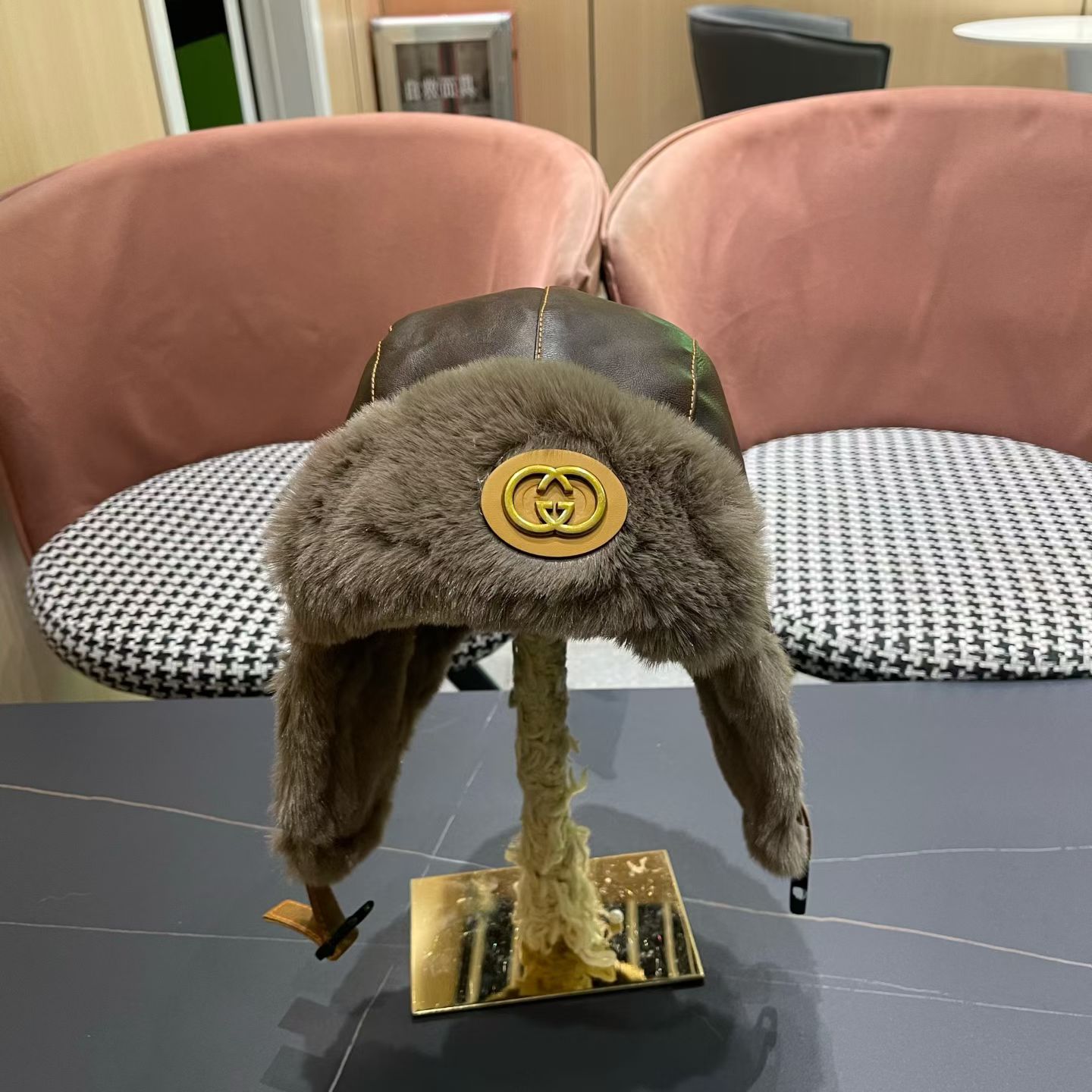 NO:670534,Gucci Gucci leather flying hat men's autumn and winter warm thunder hat plus velvet thickened ear protection hat men's cycling cold hat trendy hat fisherman hat baseball cap knitted hat, hat, gucci, espadrilles, hats19860909Gucci 古奇 皮革飞行帽子男款秋冬季保暖雷锋帽加绒加厚护耳帽男士骑行冷帽潮帽子渔夫帽棒球帽针织帽,帽子,gucci,espadrilles,hats,hat