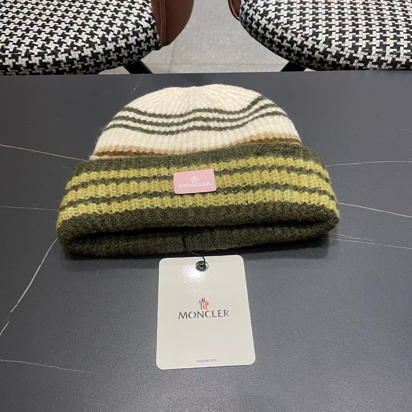 P85 MONCLER（蒙口）
户外条纹毛线帽保暖羊毛混纺2025新款秋冬登山徒步护耳针织帽