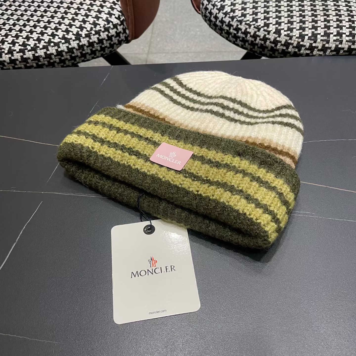 P85 MONCLER（蒙口）
户外条纹毛线帽保暖羊毛混纺2025新款秋冬登山徒步护耳针织帽