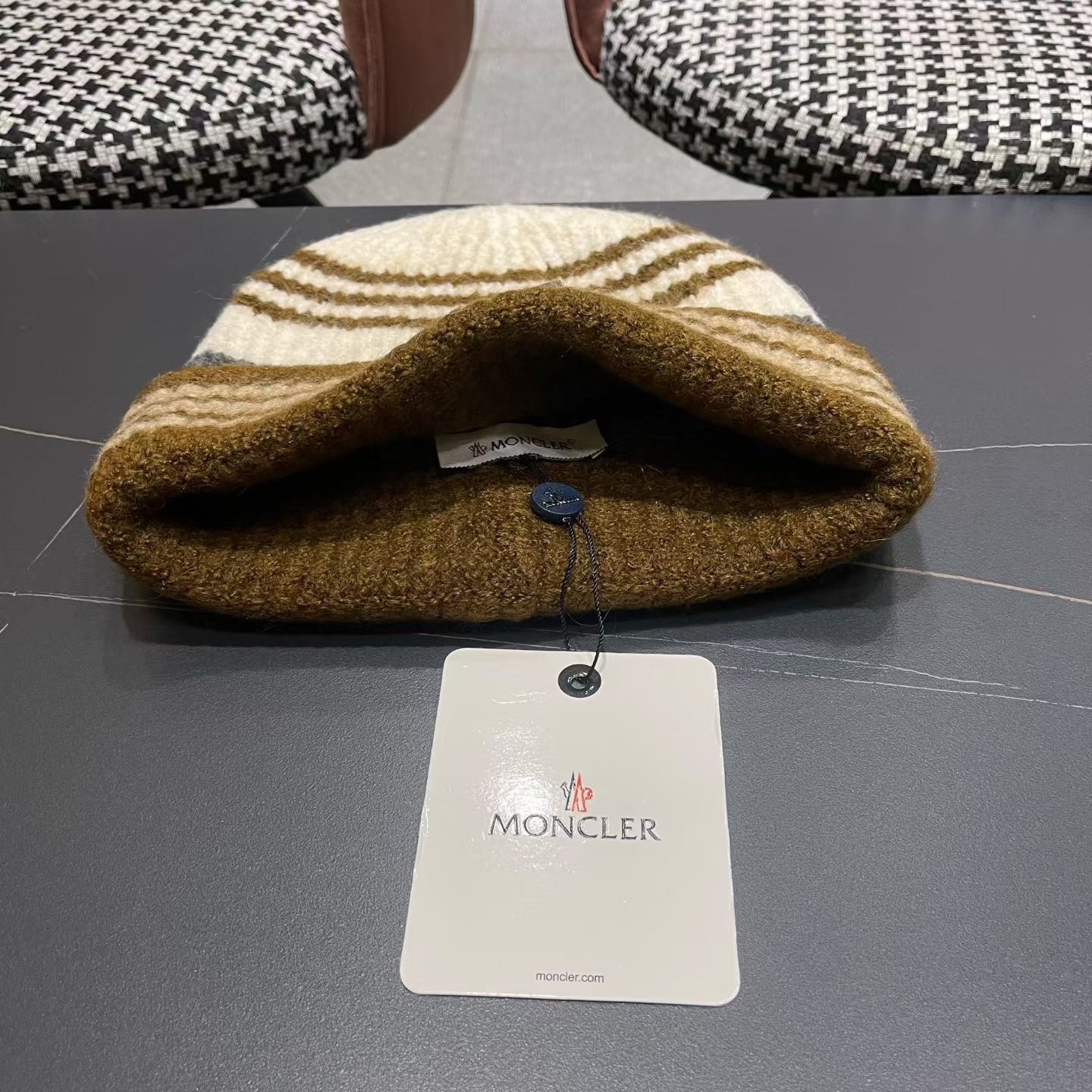 P85 MONCLER（蒙口）
户外条纹毛线帽保暖羊毛混纺2025新款秋冬登山徒步护耳针织帽