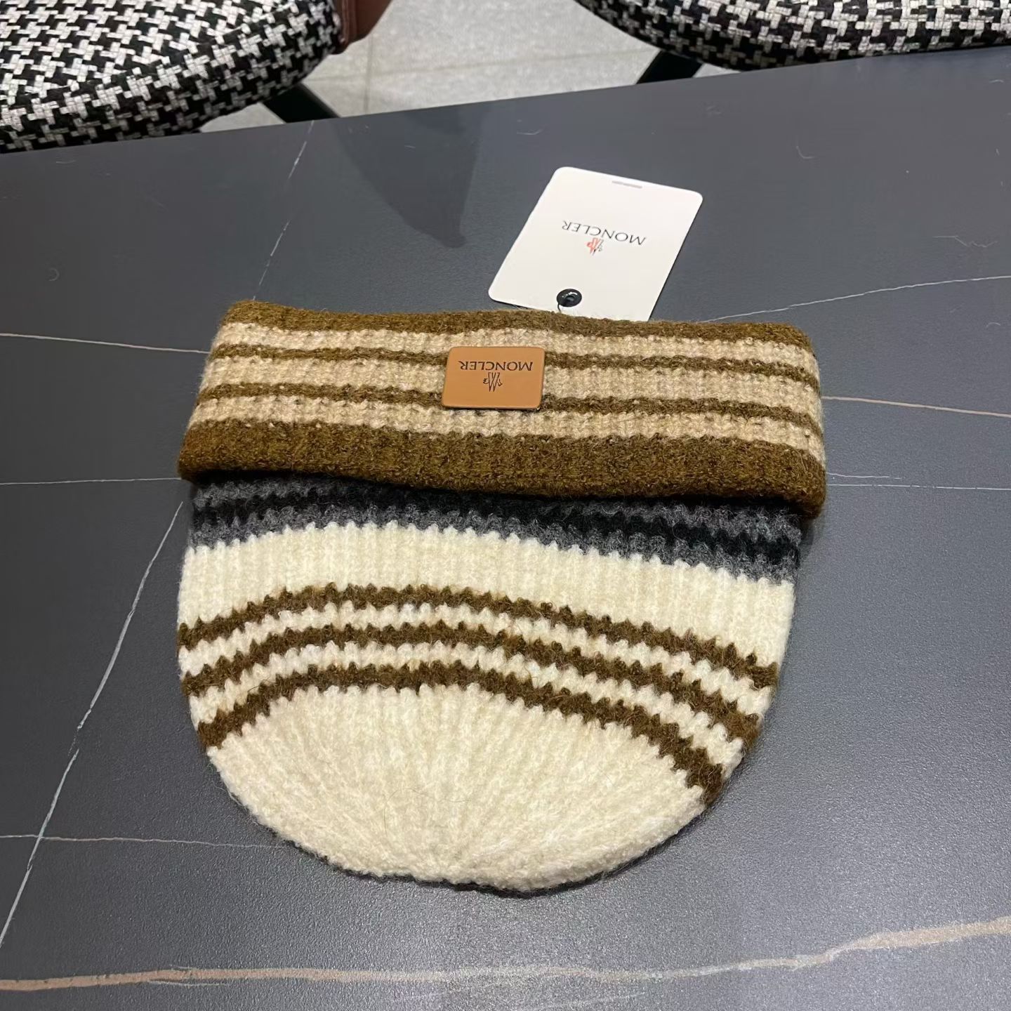 P85 MONCLER（蒙口）
户外条纹毛线帽保暖羊毛混纺2025新款秋冬登山徒步护耳针织帽
