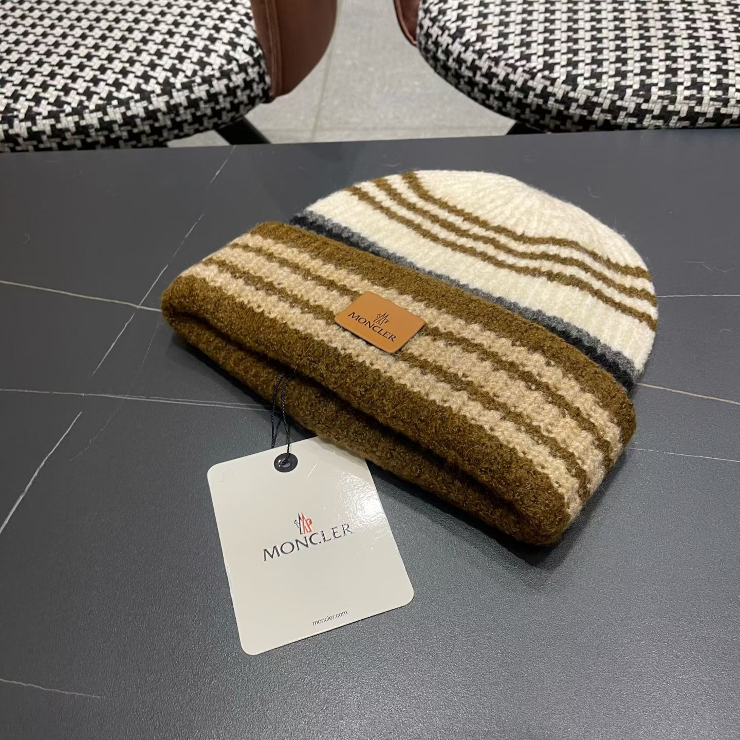 P85 MONCLER（蒙口）
户外条纹毛线帽保暖羊毛混纺2025新款秋冬登山徒步护耳针织帽