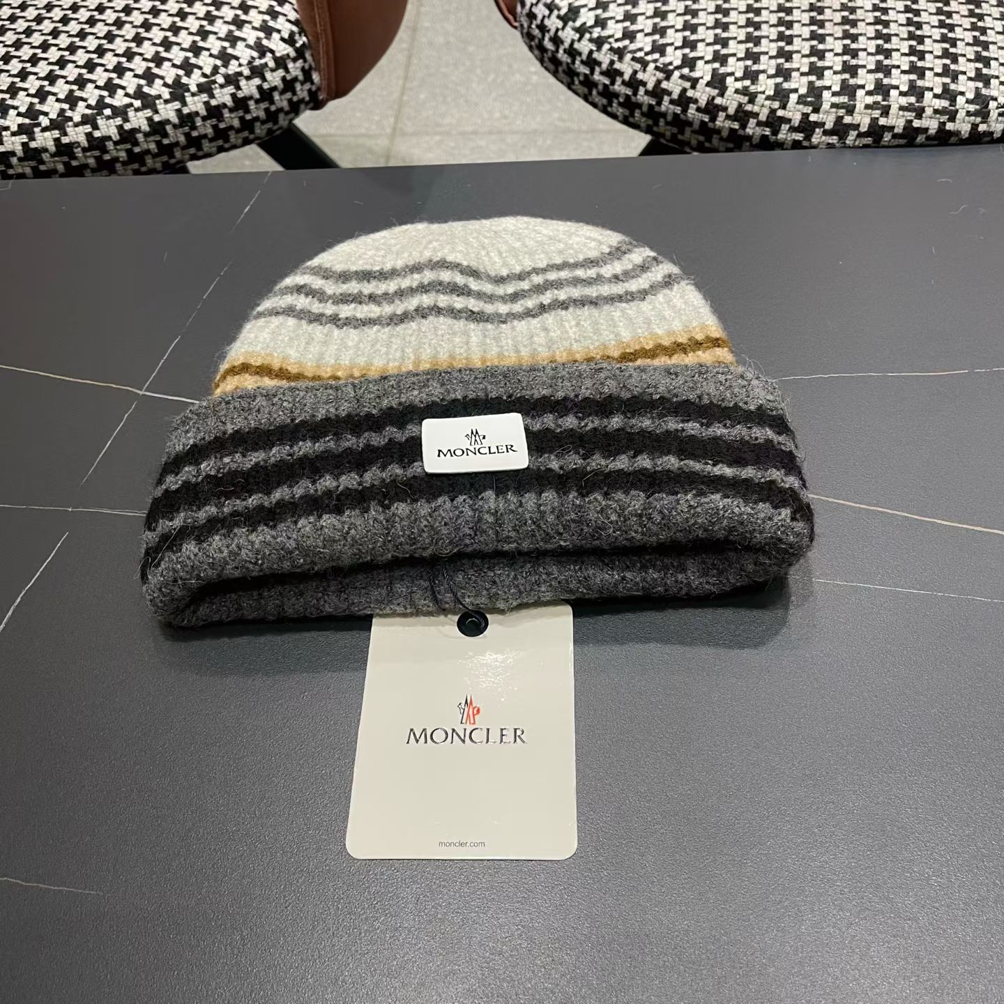 P85 MONCLER（蒙口）
户外条纹毛线帽保暖羊毛混纺2025新款秋冬登山徒步护耳针织帽