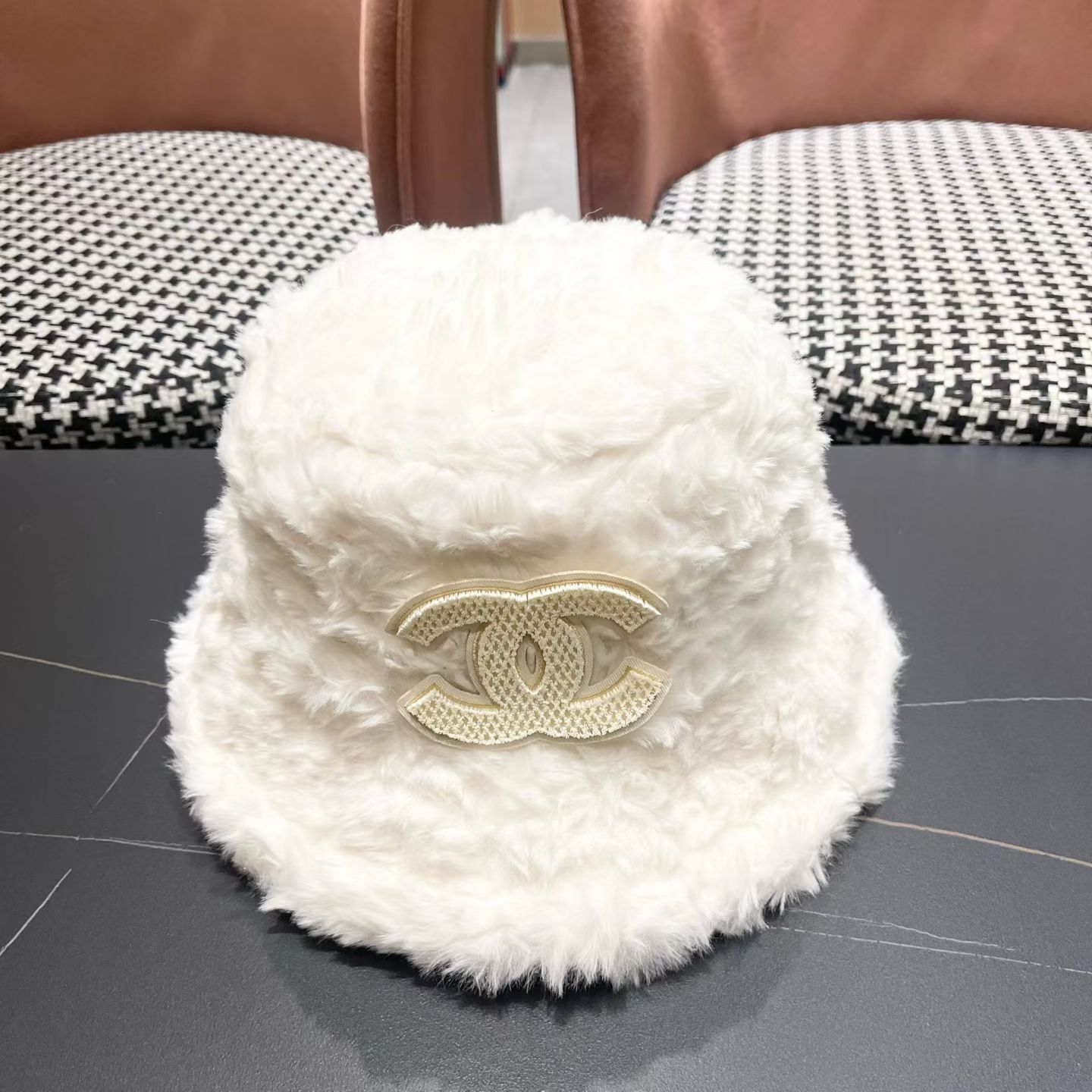 NO:670524,Chanel Chanel plush bucket hat, head circumference 57cm hat bucket hat baseball cap knitted hat, hat, chanel, chanel, espadrilles, hats19860909Chanel香奈儿毛毛绒渔夫帽,头围57cm帽子渔夫帽棒球帽针织帽,帽子,chanel,chanel,espadrilles,hats,hat