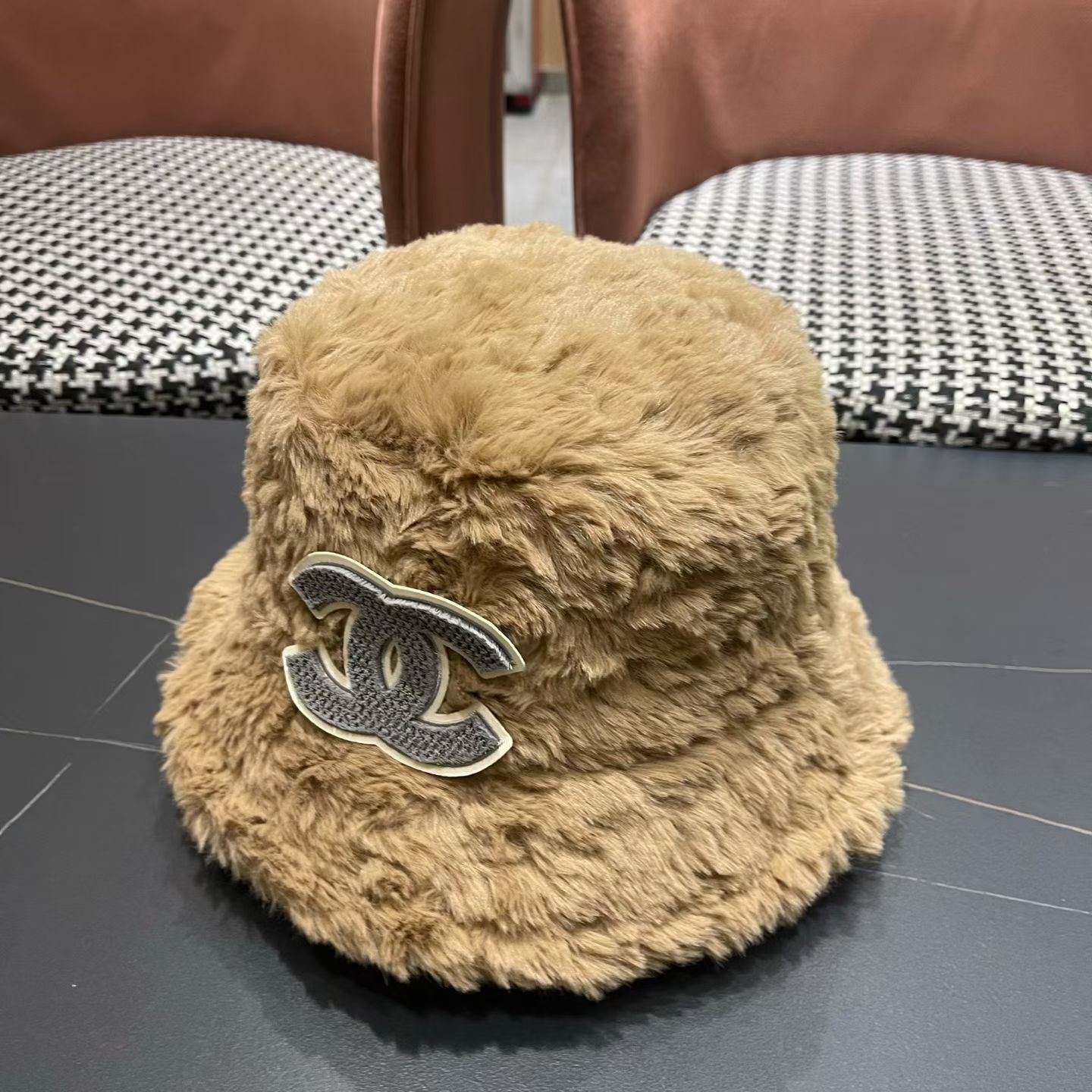 P85
Chanel香奈儿毛毛绒渔夫帽，头围57cm