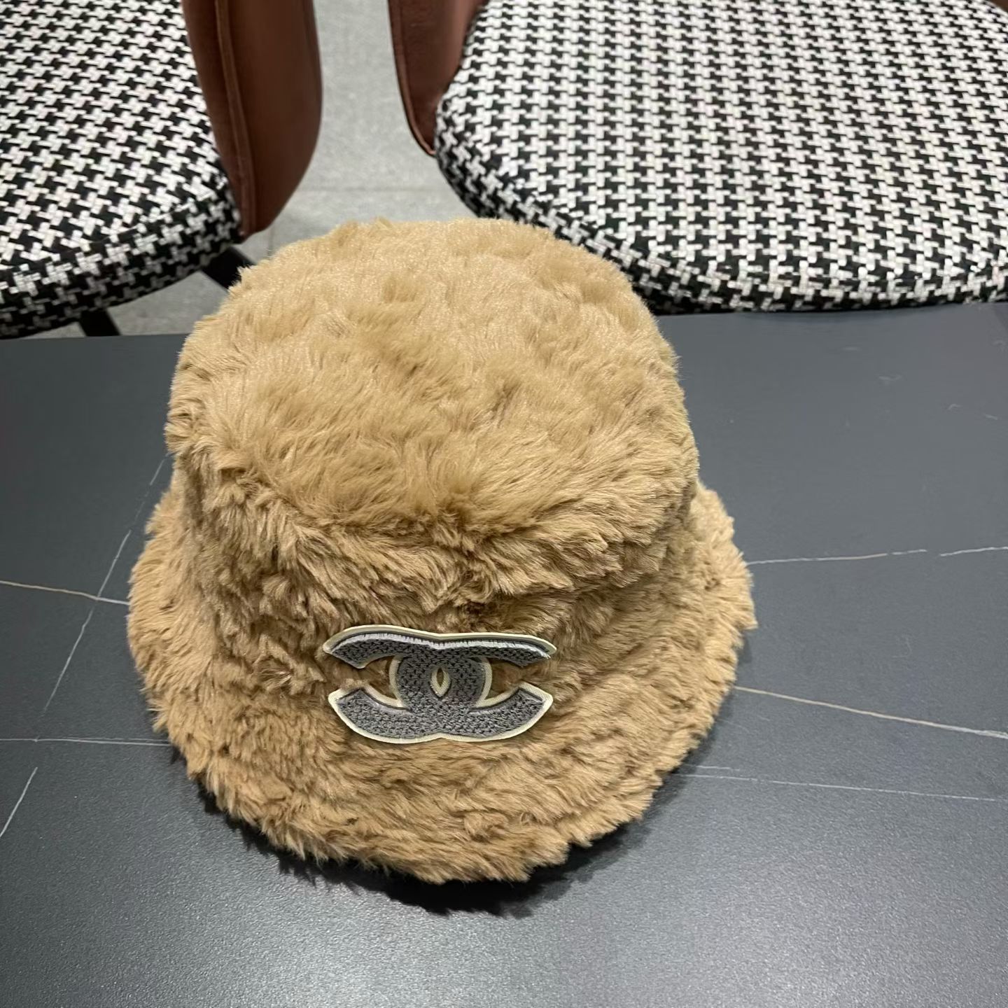 P85
Chanel香奈儿毛毛绒渔夫帽，头围57cm