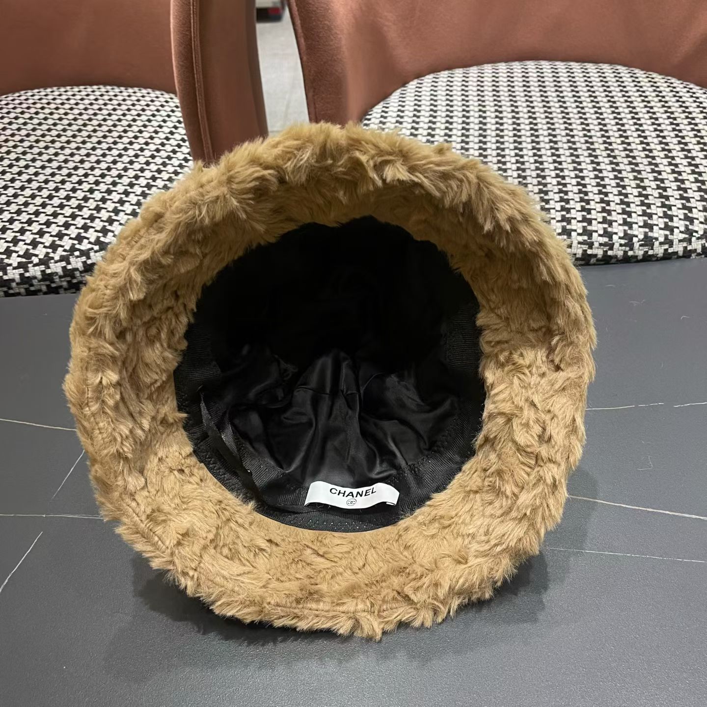 P85
Chanel香奈儿毛毛绒渔夫帽，头围57cm