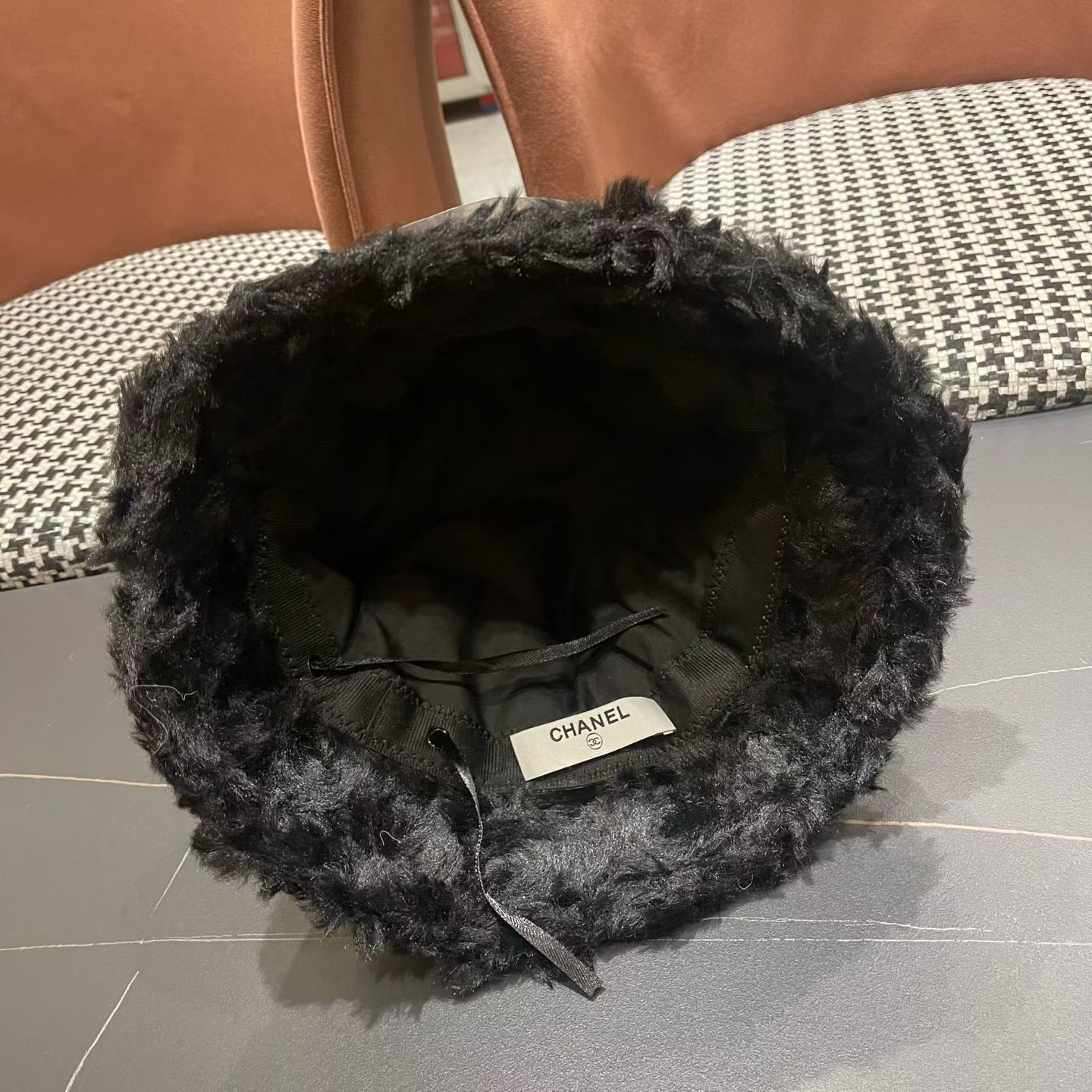 P85
Chanel香奈儿毛毛绒渔夫帽，头围57cm