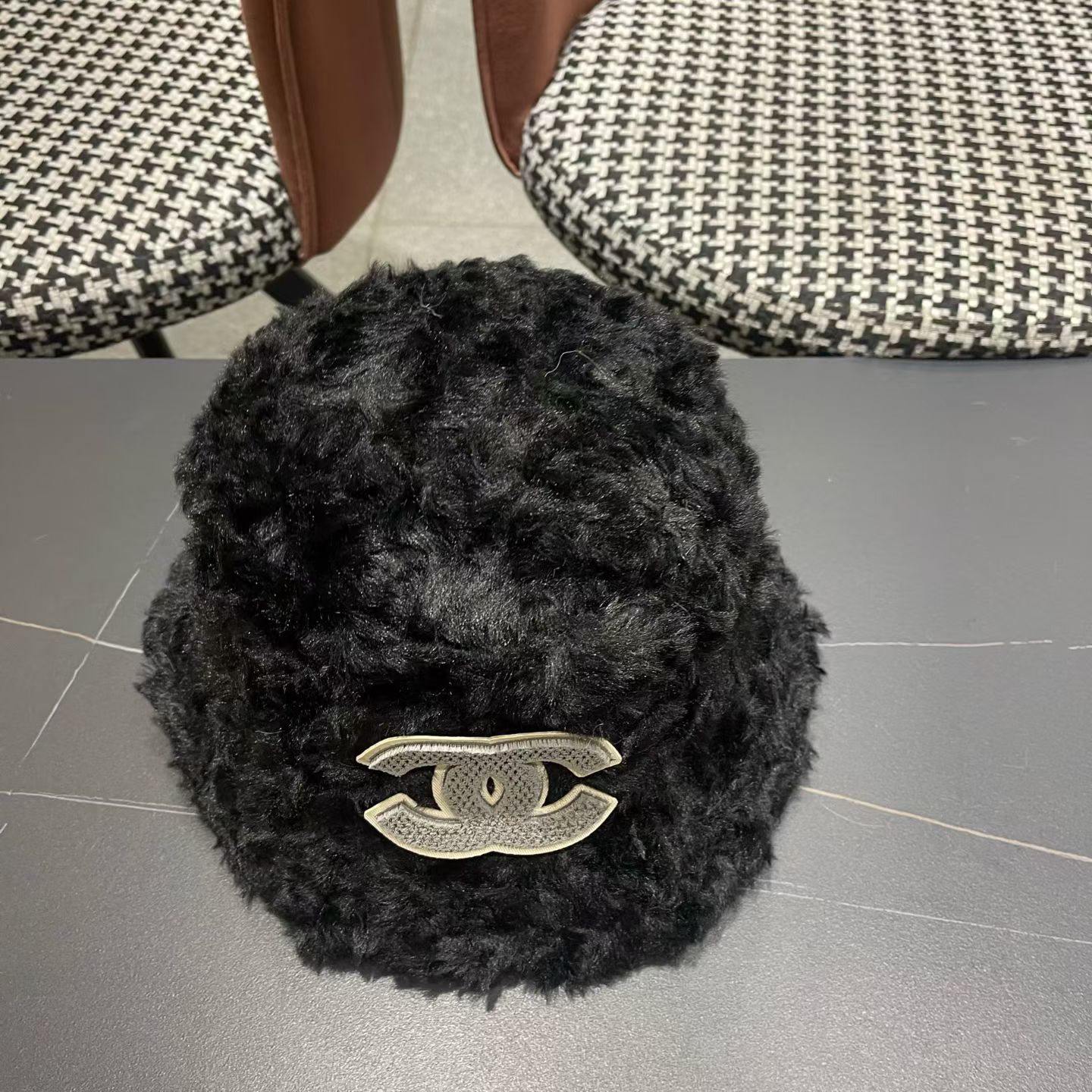 P85
Chanel香奈儿毛毛绒渔夫帽，头围57cm