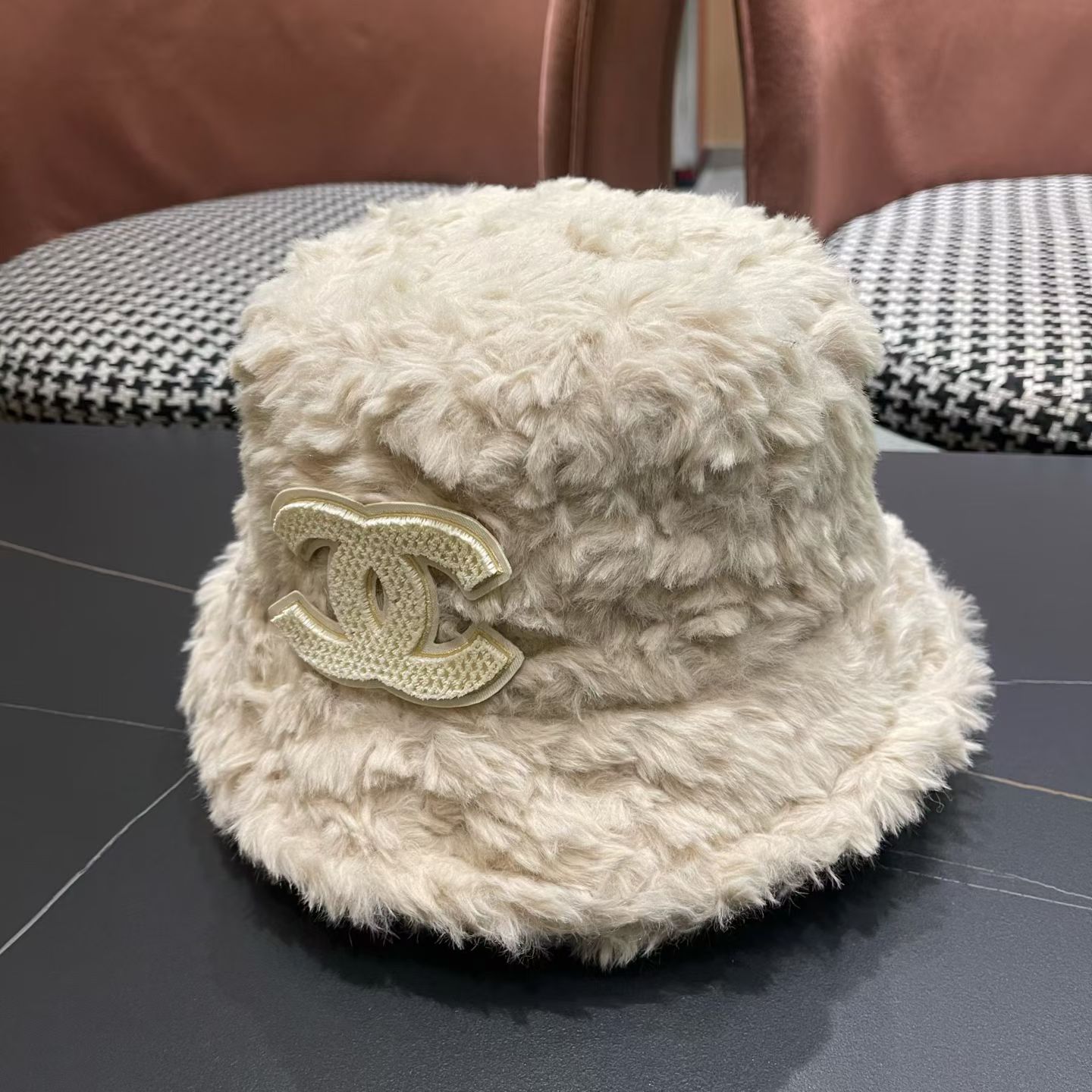 P85
Chanel香奈儿毛毛绒渔夫帽，头围57cm