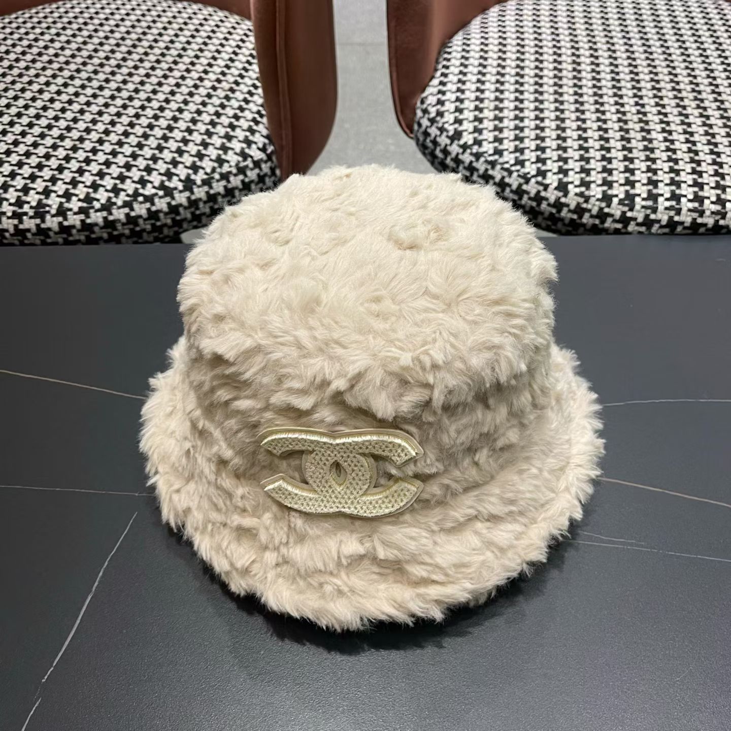 P85
Chanel香奈儿毛毛绒渔夫帽，头围57cm