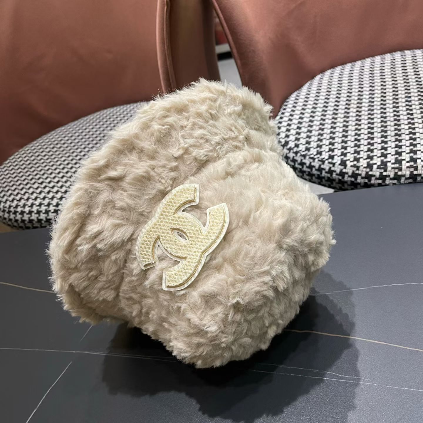 P85
Chanel香奈儿毛毛绒渔夫帽，头围57cm