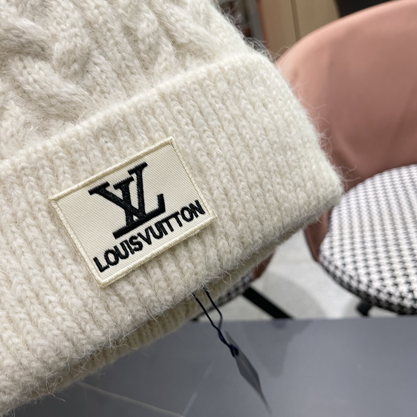 P85 Lv路易威登冬季帽子女保暖防寒带球毛线帽针织帽秋冬百搭骑车冬天月子帽时尚