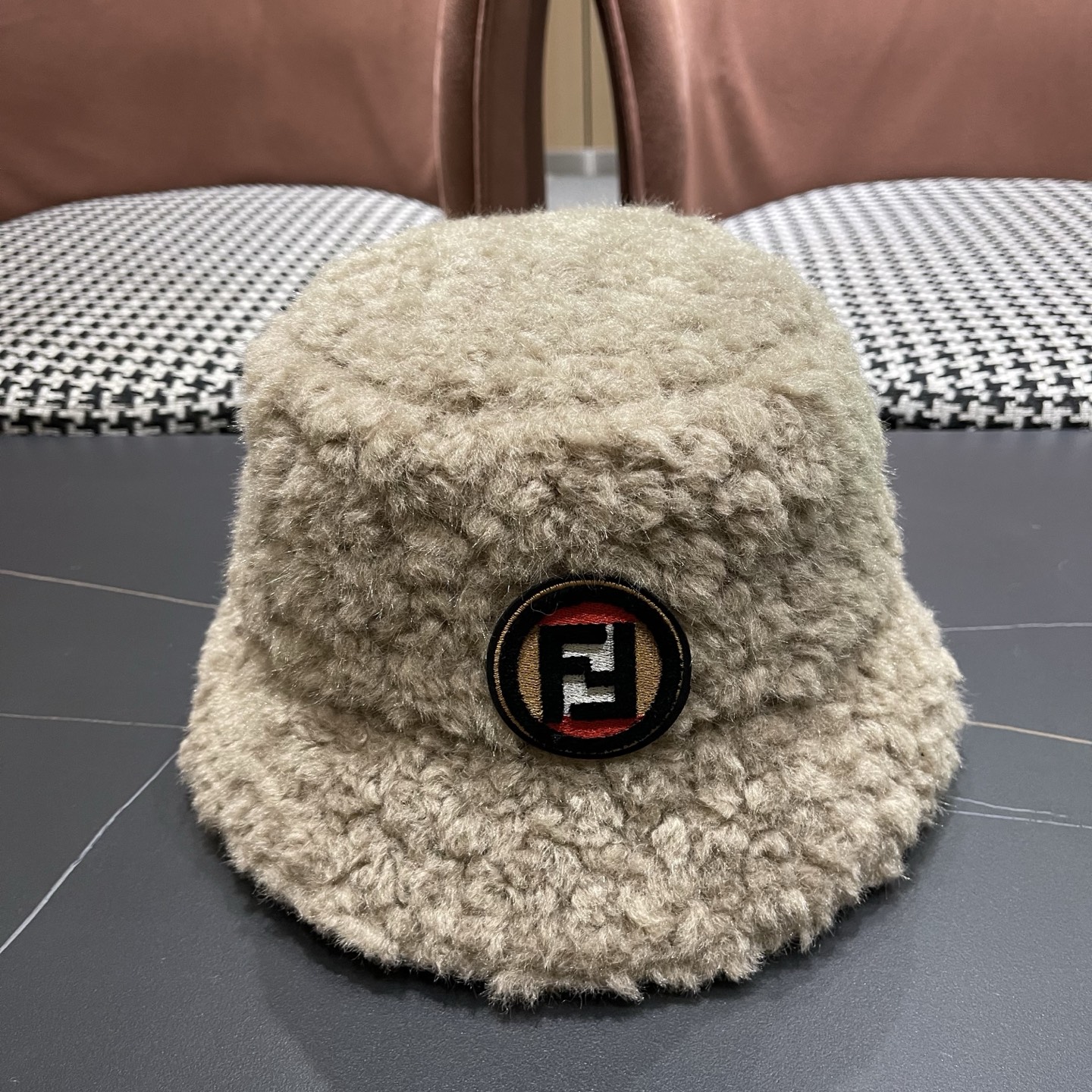 NO:670508,Fendi fendl new autumn and winter fisherman hat Korean temperament warm ear protection plush basin hat women's hat fisherman hat baseball cap knitted hat, hat, fendi, fendi, espadrilles, hats19860909芬迪fendl秋冬季新款渔夫帽韩系气质保暖护耳毛绒盆帽子女帽子渔夫帽棒球帽针织帽,帽子,fendi,fendi,espadrilles,hats,hat