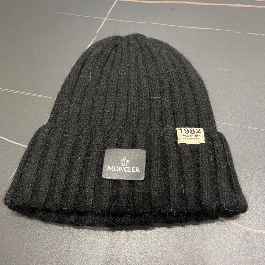 NO:670506,Moncler official website classic knitted hat, original replica. Very soft and skin-friendly, very elastic and textured, and very versatile style ~ Warm cashmere woolen hat, one size fits all, elastic and can be worn with any head circumference. The quality is super good, I sincerely recommend hats, fisherman hats, baseball caps, knitted hats, hats, Moncler, Moncler, espadrilles, hats19860909蒙口Moncler盟可睐官网经典针织帽,原单复刻.非常柔软亲肤,弹性很好有质感又非常百搭的款式~保暖的 羊绒毛线帽,均码有弹性任何头围都可以佩戴.质量超好真心推荐帽子渔夫帽棒球帽针织帽,帽子,Moncler,Moncler,espadrilles,hats,hat