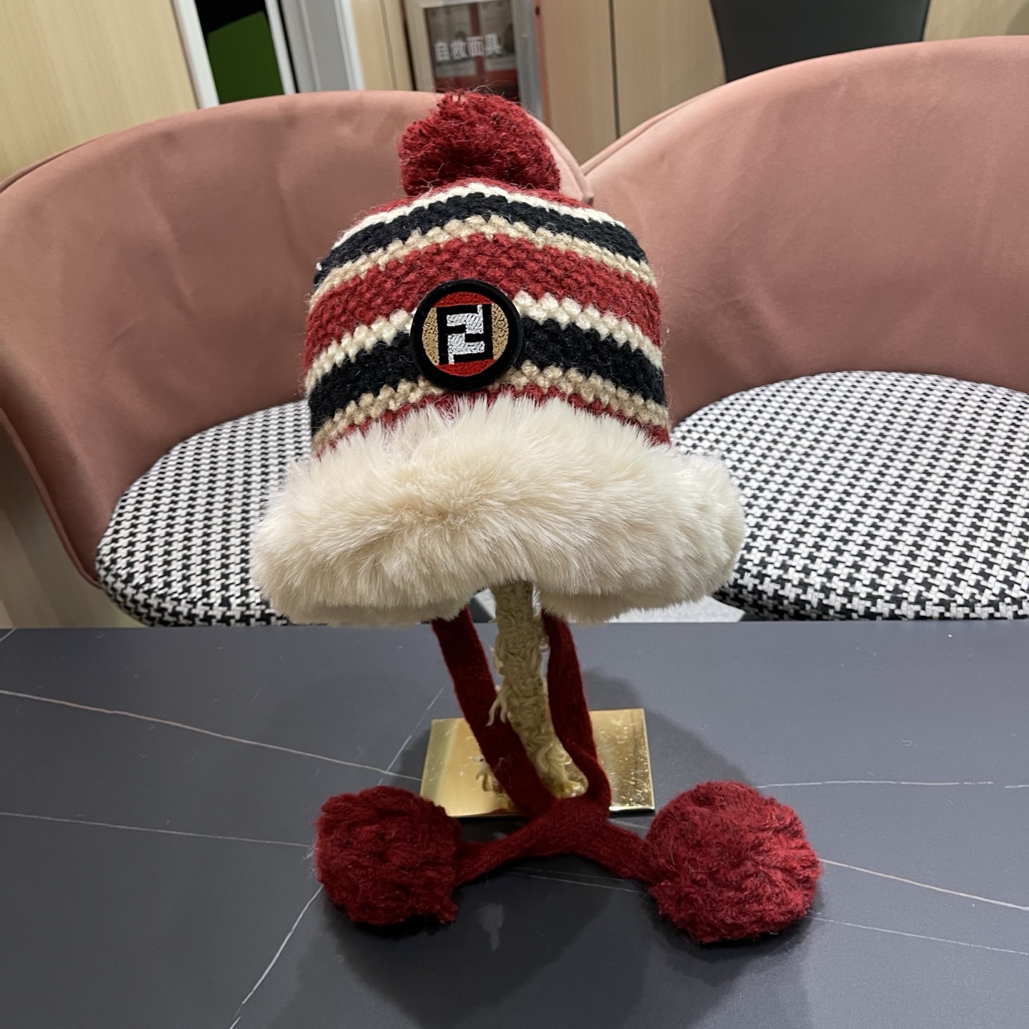 NO:670583,Fendi FENDI autumn and winter new Fair Isle style striped plush Lei Feng hat women's thickened warm and cold-proof Baotou hat hat fisherman hat baseball cap knitted hat, hat, fendi, fendi, espadrilles, hats19860909芬迪FENDI 秋冬新款费尔岛风条纹毛绒雷锋帽女加厚保暖防寒包头帽子帽子渔夫帽棒球帽针织帽,帽子,fendi,fendi,espadrilles,hats,hat