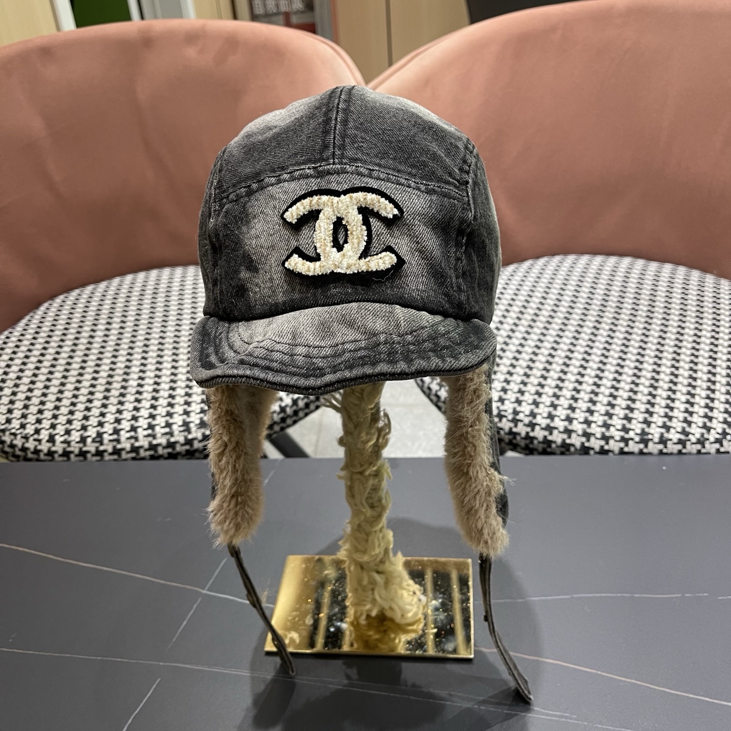 NO:670580,Chanel Chanel retro folded brim washed denim plus velvet Lei Feng hat for men and women winter thickened warm lamb velvet flight hat ear protection hat fisherman hat baseball cap knitted hat, hat, chanel, chanel, espadrilles, hats19860909香奈儿Chanel复古翻檐水洗牛仔加绒雷锋帽男女冬 季加厚保暖羊羔绒飞行帽护耳帽帽子渔夫帽棒球帽针织帽,帽子,chanel,chanel,espadrilles,hats,hat