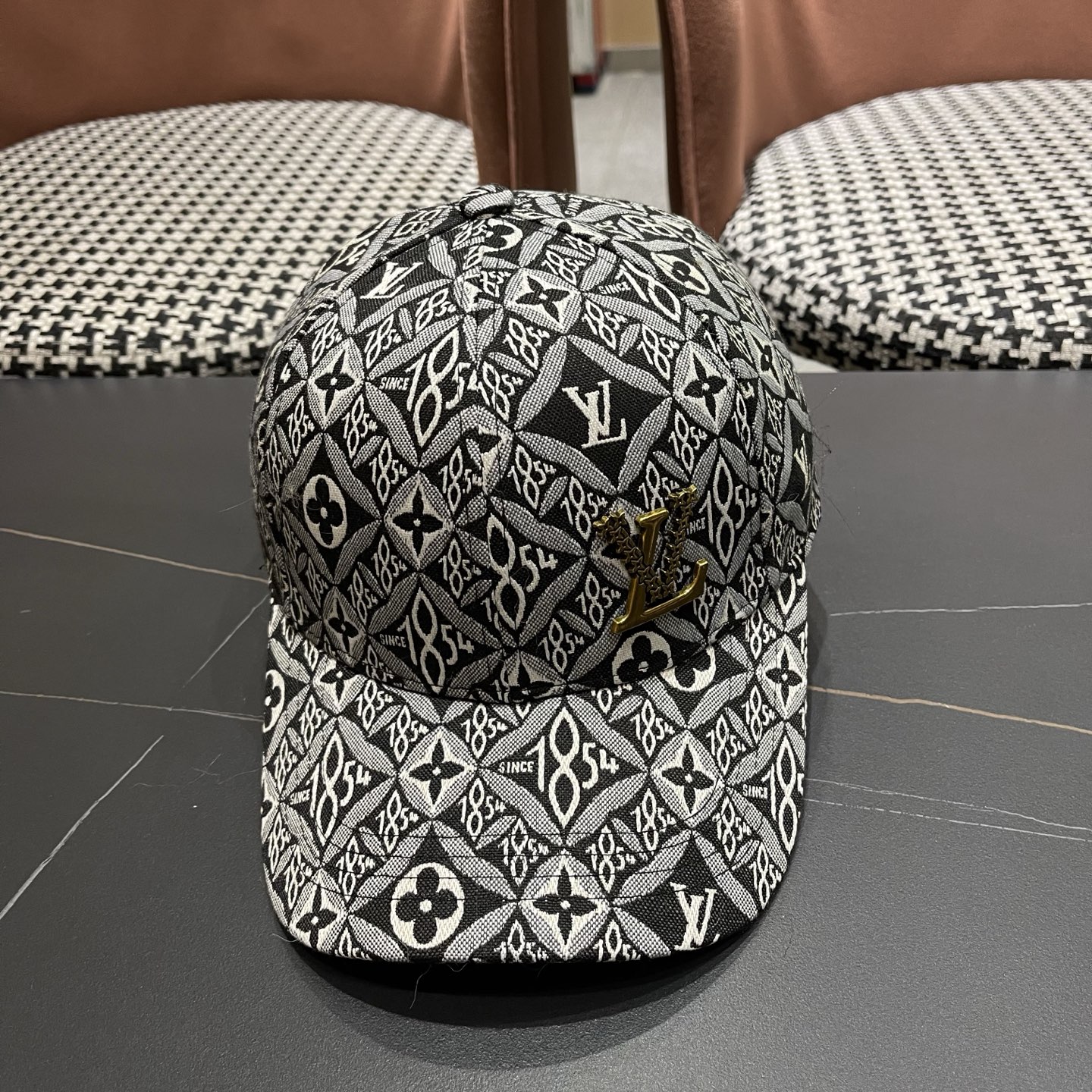 NO:670549,LV Louis Vuitton official website high version shipping, classic baseball cap, very classic classic, popular retro beauty, available in all seasons, a must-have when going out, very revealing small hat, fisherman hat, baseball cap, knitted hat, hat, louis vuitton, louis vuitton, espadrilles, hats19860909LV路易威登 官网高版出货,经典棒球帽,非常经典的经典,流行的复古美,四季可用,出门必备,非常显脸小帽子渔夫帽棒球帽针织帽,帽子,louis vuitton,louis vuitton,espadrilles,hats,hat