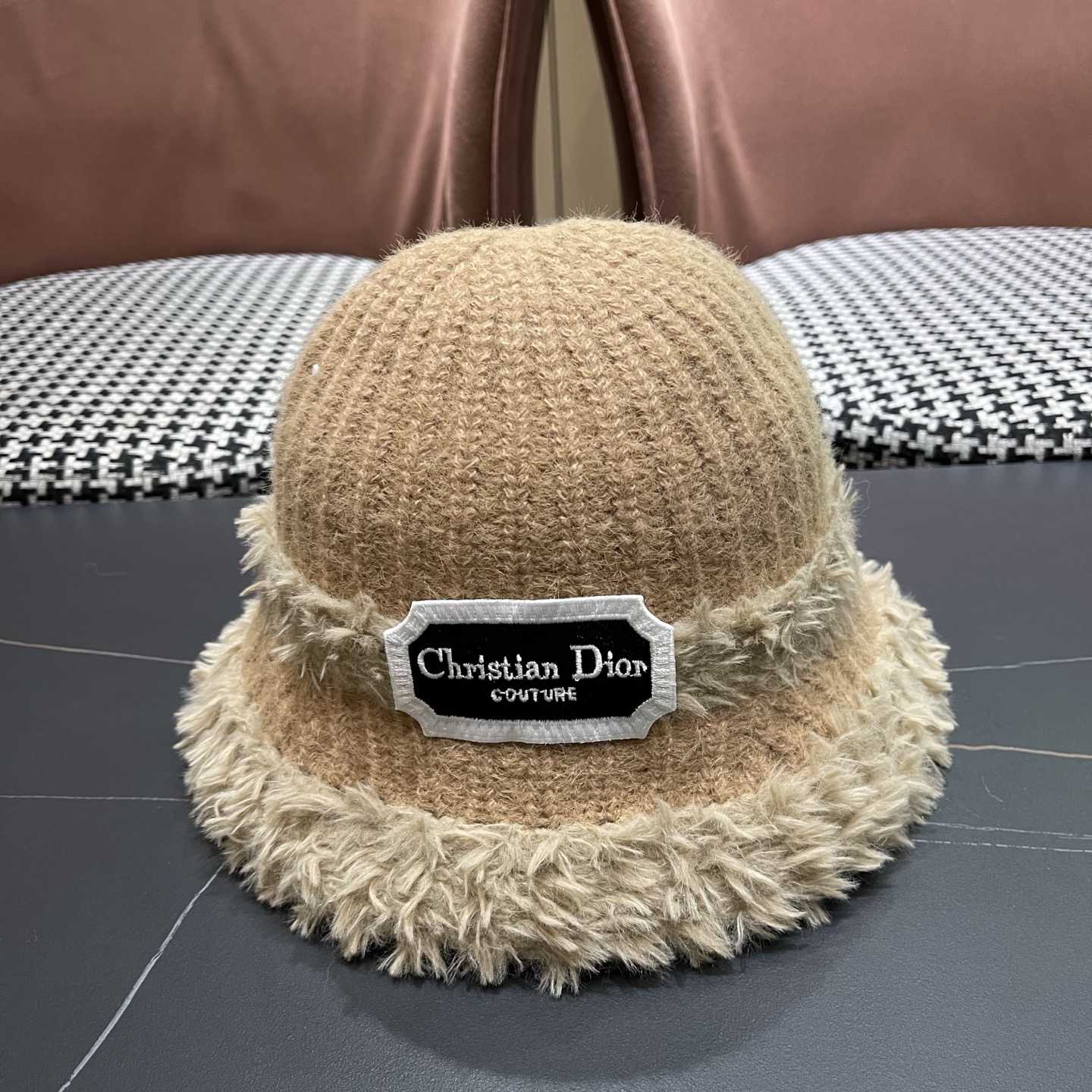 NO:670530,DIOR Dior bucket hat winter plush fluffy autumn and winter versatile basin hat winter women's hat bucket hat baseball cap knitted hat, hat, dior, dior, espadrilles, hats19860909DIOR迪奥 渔夫帽冬天毛毛绒绒秋冬季百搭盆帽帽子冬款女帽子渔夫帽棒球帽针织帽,帽子,dior,dior,espadrilles,hats,hat