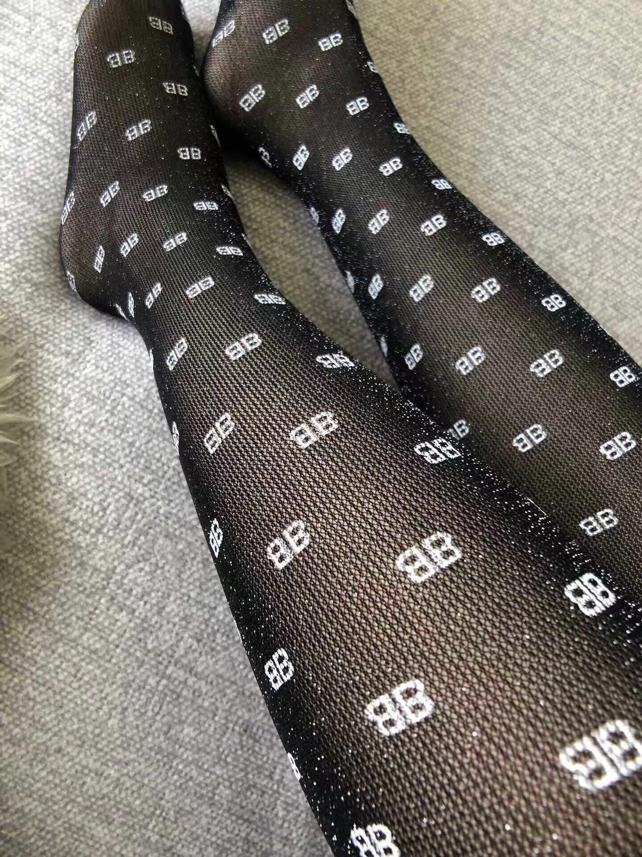 巴黎世家🔥金线网纱连裤袜。背后是有立体拼接线的小BB巴黎世家。