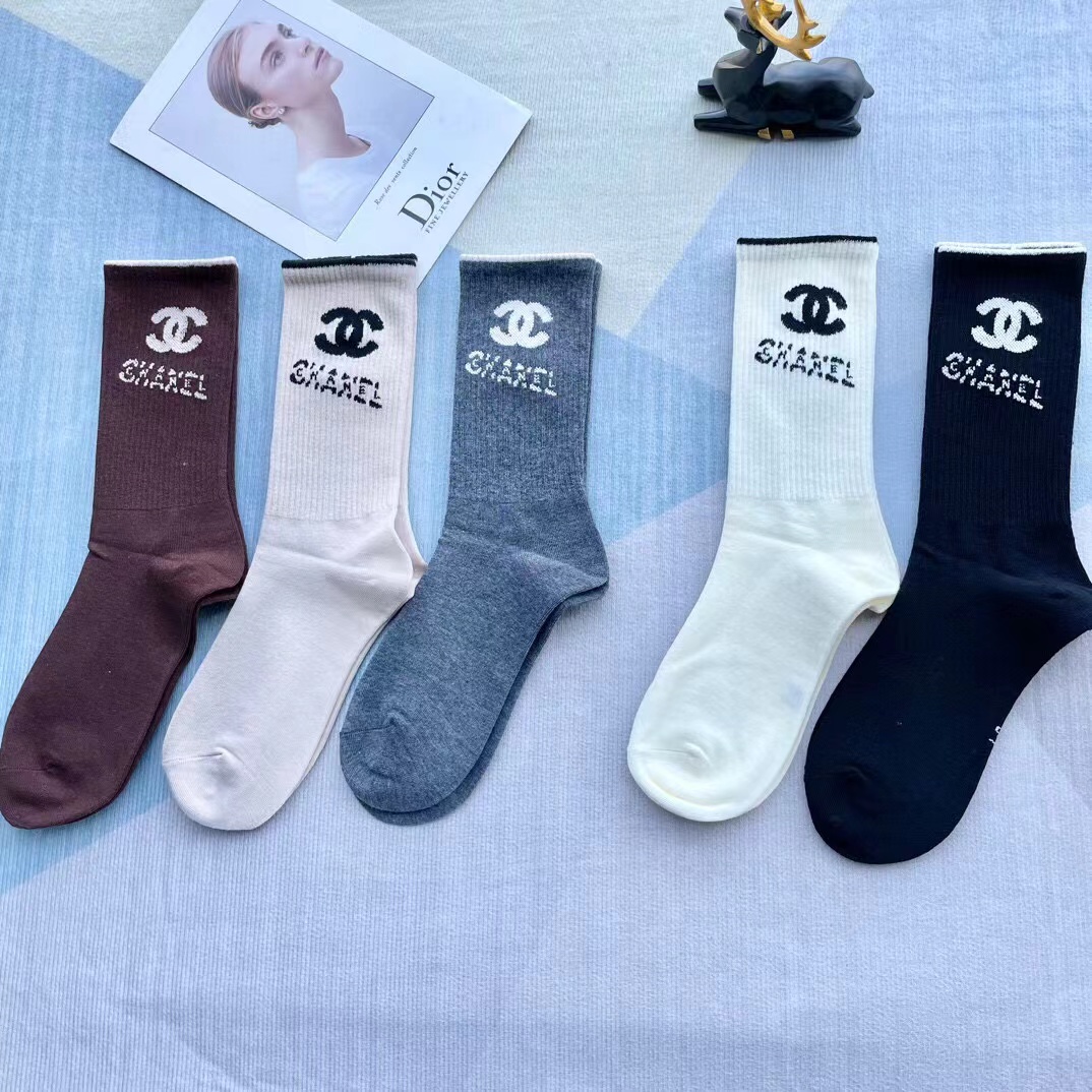 Chanel（香奈儿）新款中长款堆堆袜袜子！一五双，专柜同步筒袜袜子，💛大牌出街，潮人必备🔥超好搭