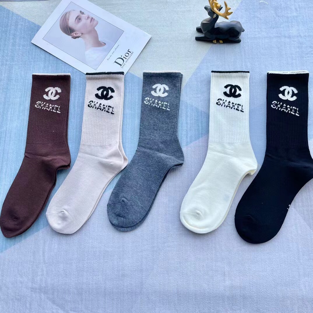 Chanel（香奈儿）新款中长款堆堆袜袜子！一五双，专柜同步筒袜袜子，💛大牌出街，潮人必备🔥超好搭