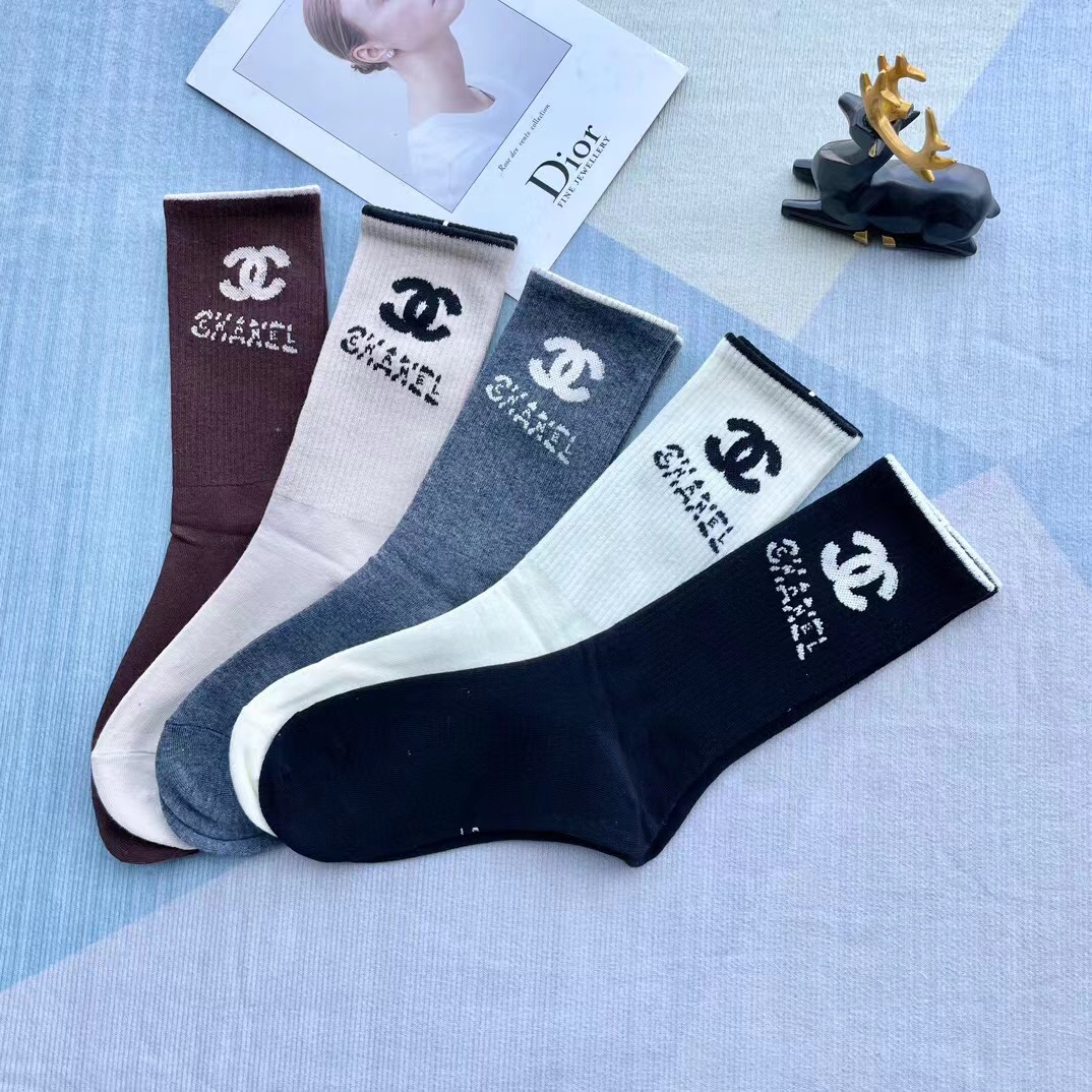 Chanel（香奈儿）新款中长款堆堆袜袜子！一五双，专柜同步筒袜袜子，💛大牌出街，潮人必备🔥超好搭