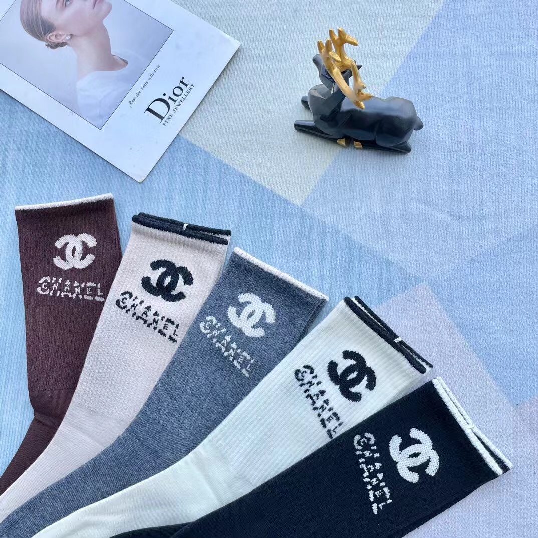 Chanel（香奈儿）新款中长款堆堆袜袜子！一五双，专柜同步筒袜袜子，💛大牌出街，潮人必备🔥超好搭