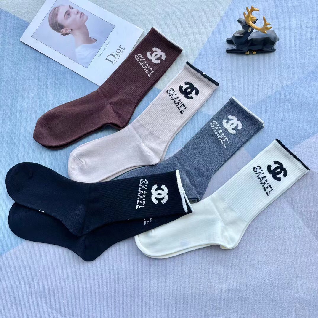 Chanel（香奈儿）新款中长款堆堆袜袜子！一五双，专柜同步筒袜袜子，💛大牌出街，潮人必备🔥超好搭