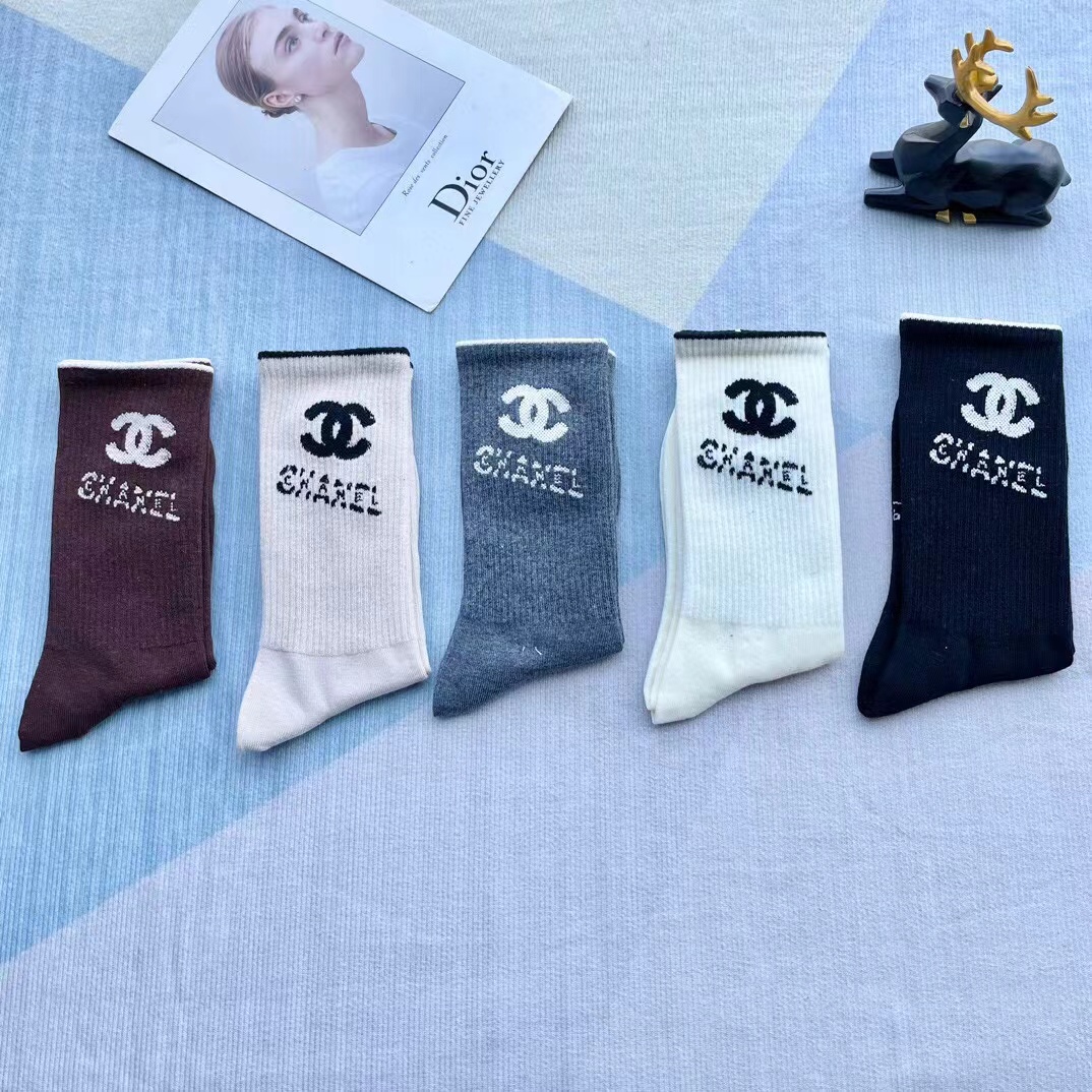 Chanel（香奈儿）新款中长款堆堆袜袜子！一五双，专柜同步筒袜袜子，💛大牌出街，潮人必备🔥超好搭