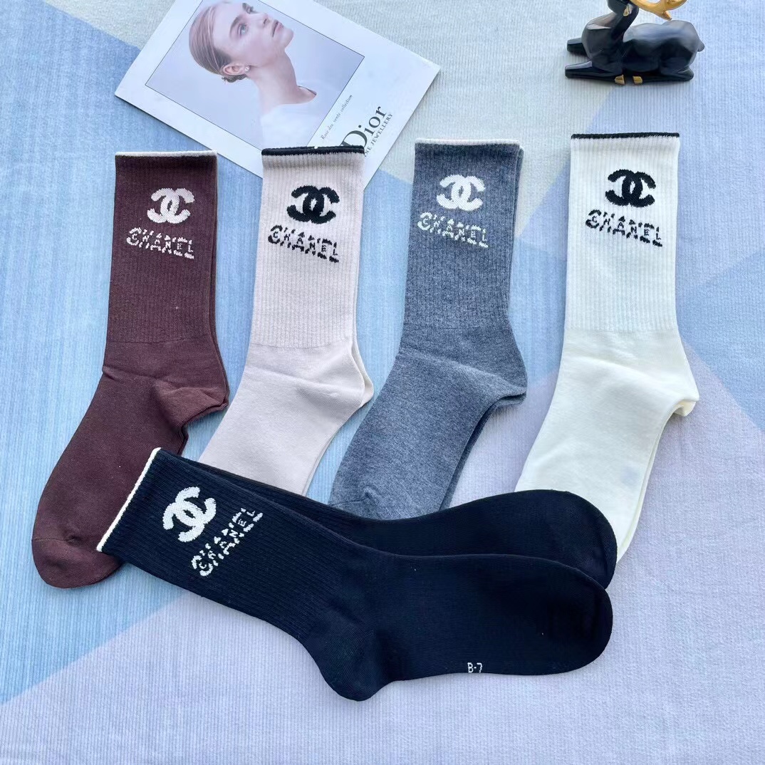 Chanel（香奈儿）新款中长款堆堆袜袜子！一五双，专柜同步筒袜袜子，💛大牌出街，潮人必备🔥超好搭