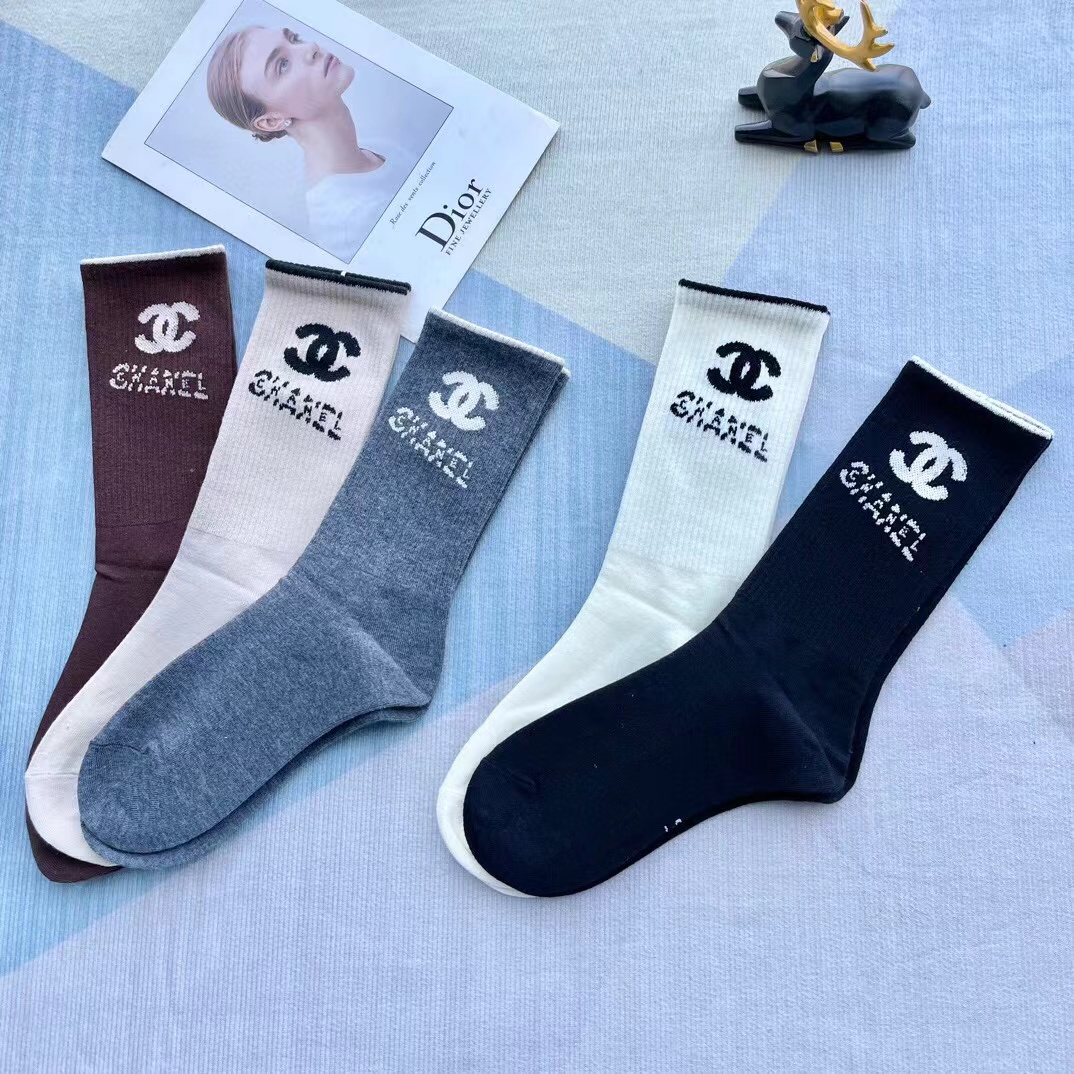 Chanel（香奈儿）新款中长款堆堆袜袜子！一五双，专柜同步筒袜袜子，💛大牌出街，潮人必备🔥超好搭