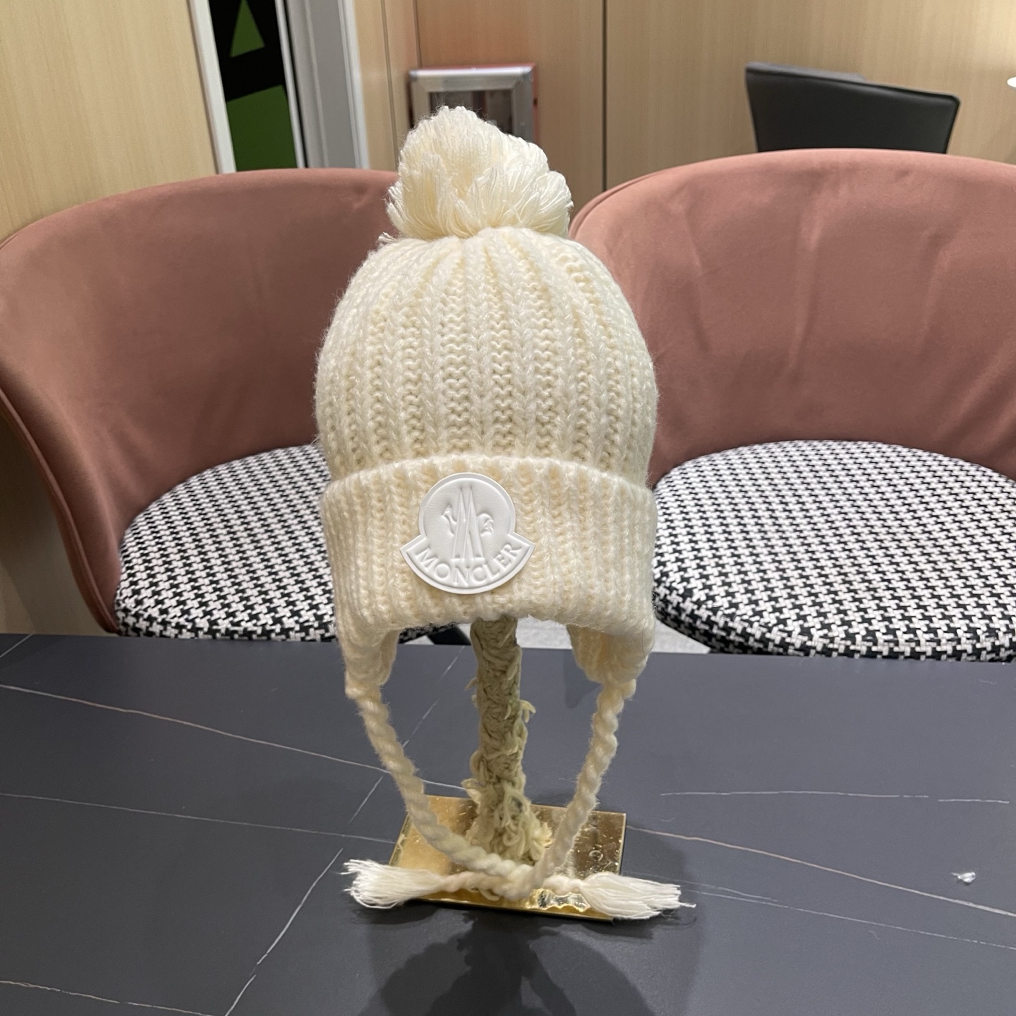 p80 MONCLER(蒙口) 针织毛线帽子女冬季新款护耳包头帽显脸小套头帽百搭时髦雷锋帽冬