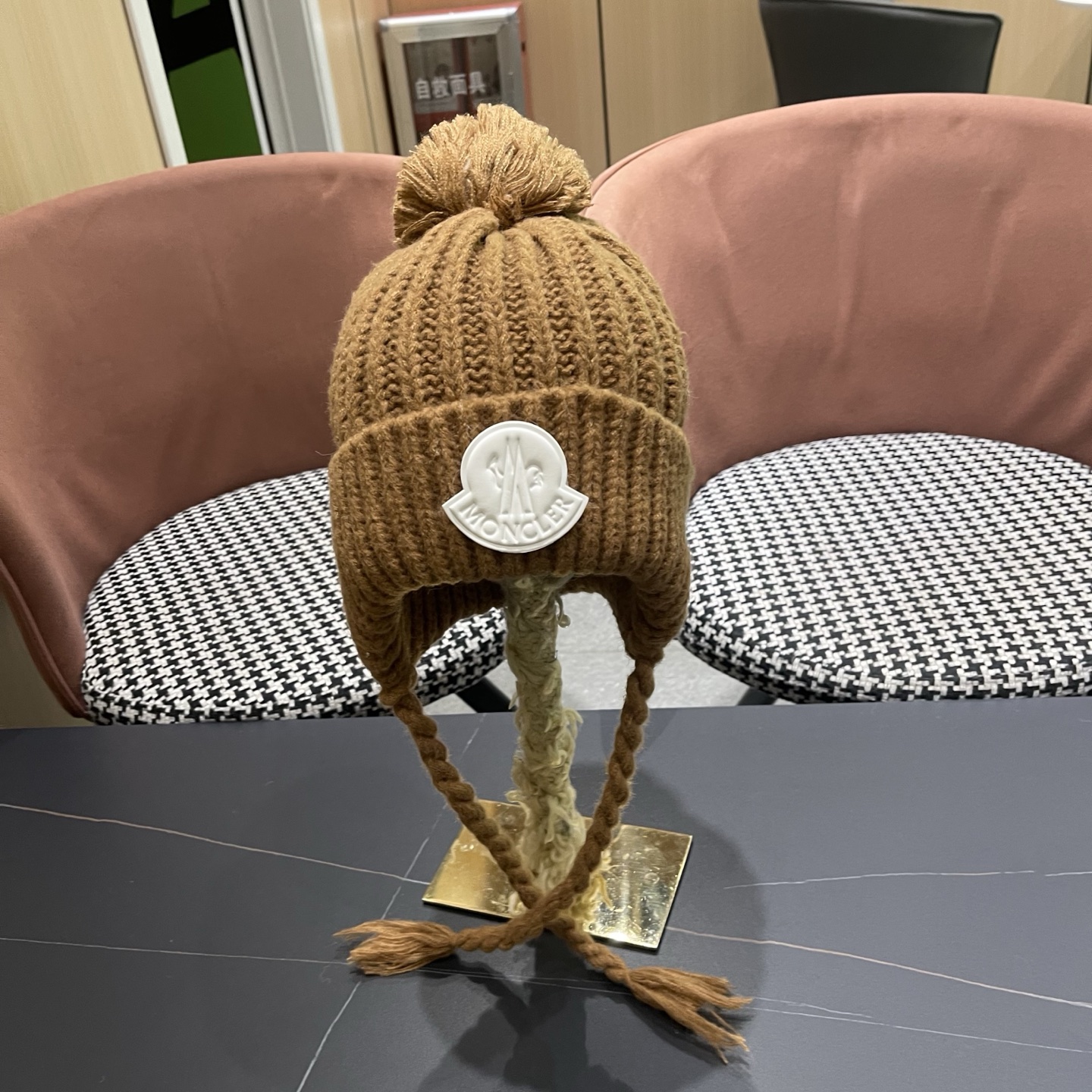 p80 MONCLER(蒙口) 针织毛线帽子女冬季新款护耳包头帽显脸小套头帽百搭时髦雷锋帽冬