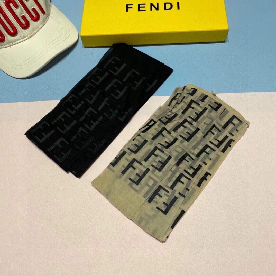 ，💛配包装（FENDI芬迪）2025新款经典中长款丝袜裤袜，一盒一双， 专柜同步筒袜裤，💛大牌出街，潮人