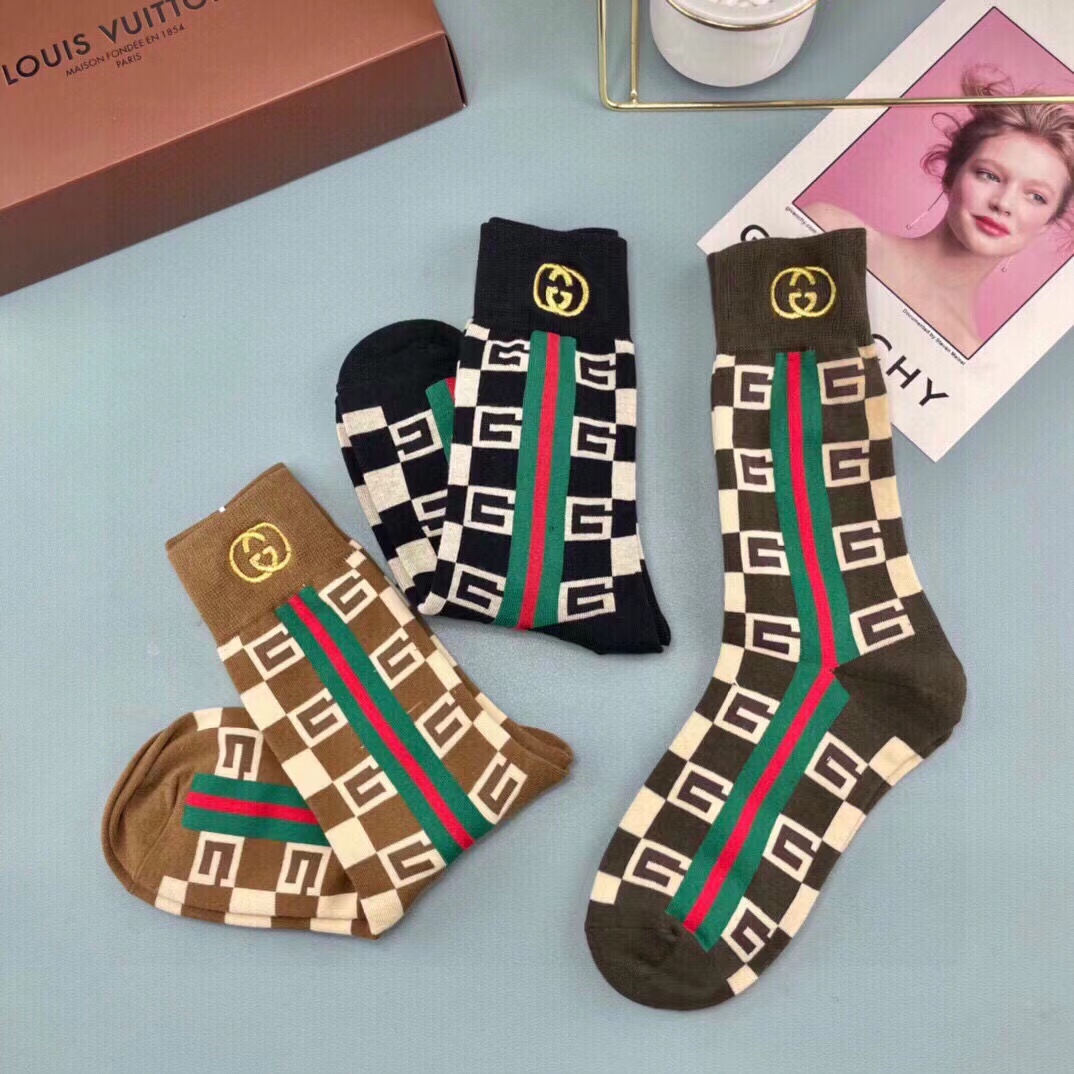 配包装【一盒三双】 GUCCI古奇2025新款刺绣袜子！专柜同步筒袜袜子，💛大牌出街，网红爆款！潮人必备