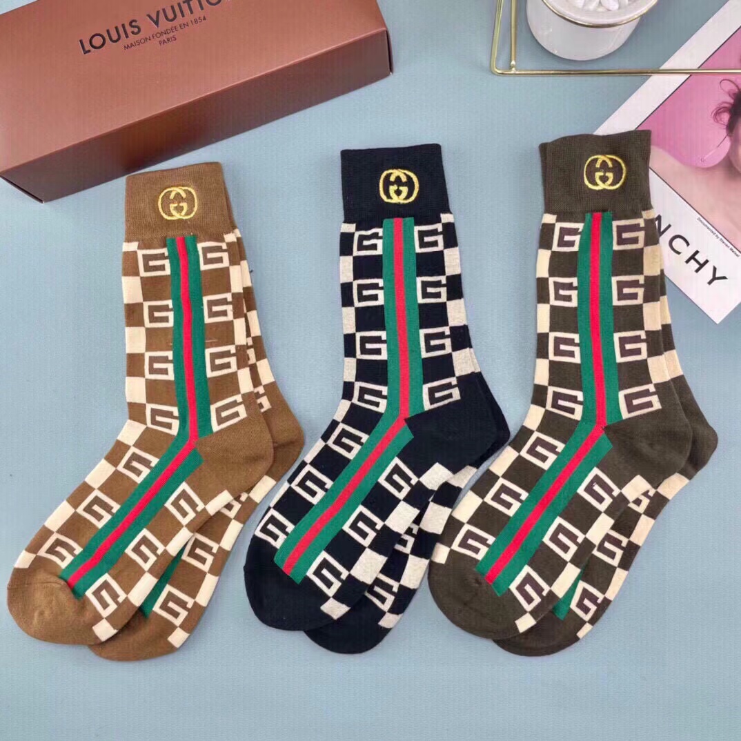 配包装【一盒三双】 GUCCI古奇2025新款刺绣袜子！专柜同步筒袜袜子，💛大牌出街，网红爆款！潮人必备