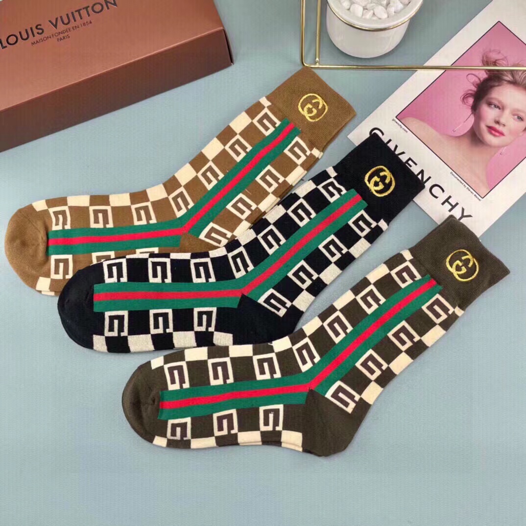 配包装【一盒三双】 GUCCI古奇2025新款刺绣袜子！专柜同步筒袜袜子，💛大牌出街，网红爆款！潮人必备