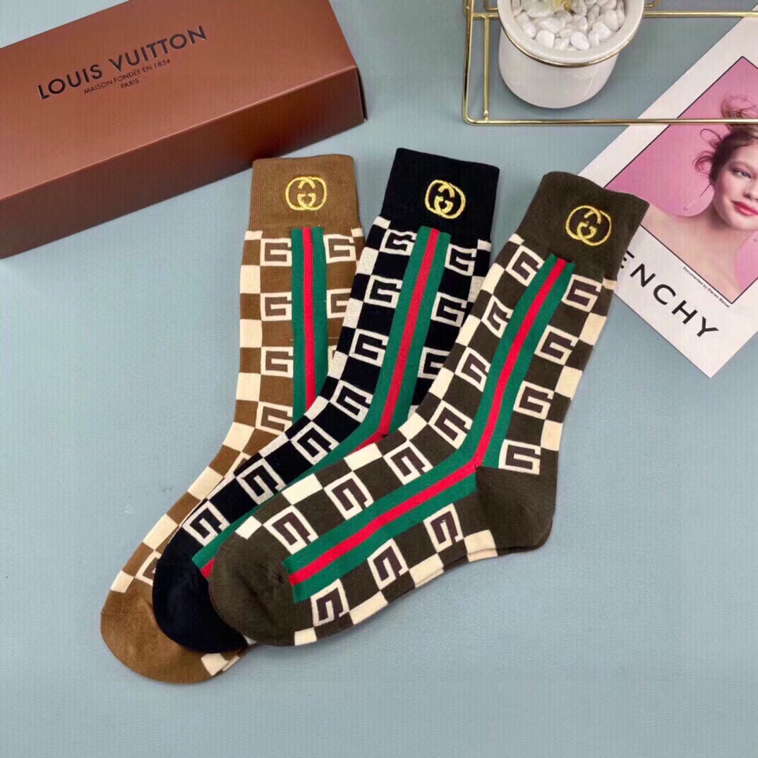 配包装【一盒三双】 GUCCI古奇2025新款刺绣袜子！专柜同步筒袜袜子，💛大牌出街，网红爆款！潮人必备